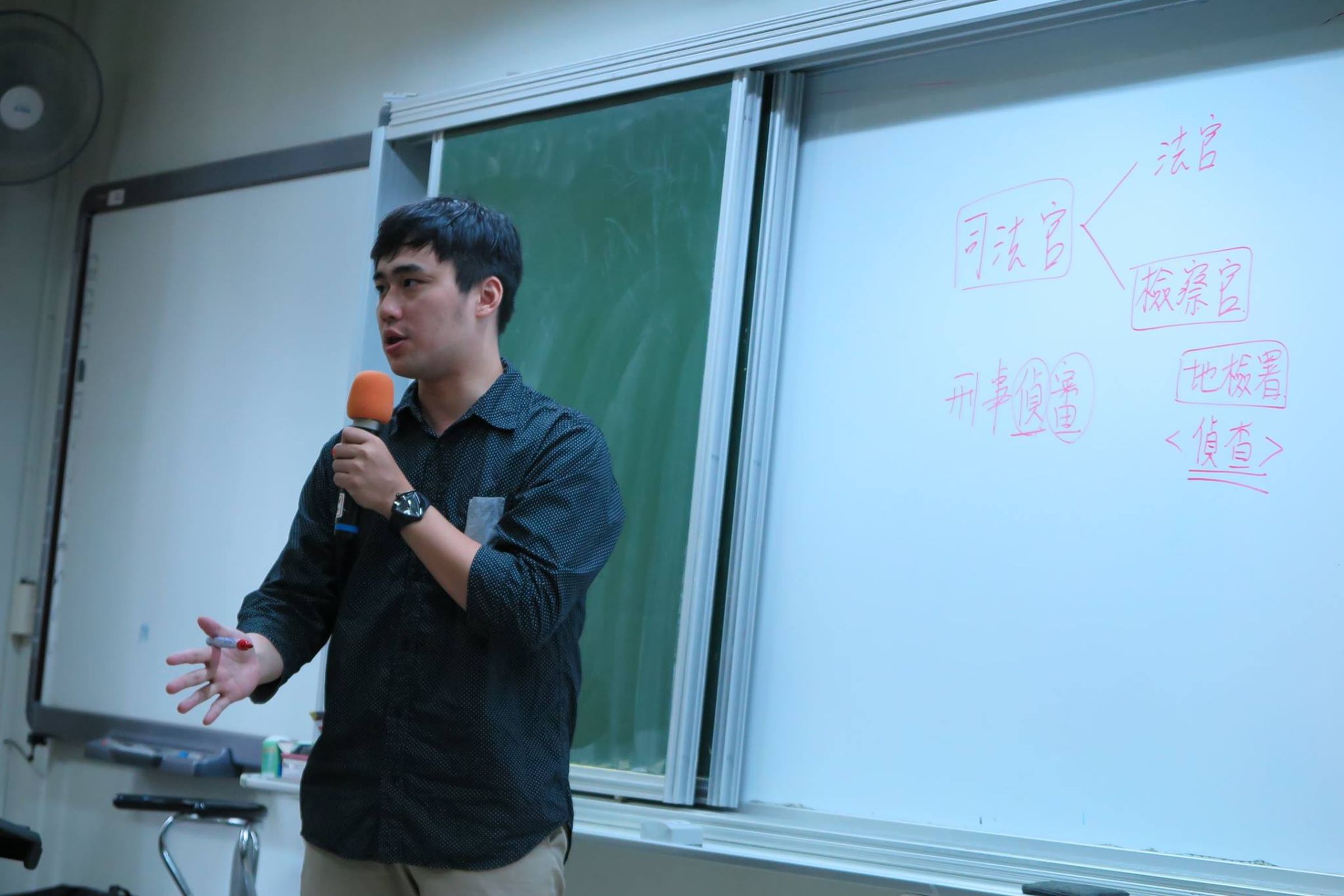 律師陳廷瑋涉「通靈律師」幫詐團控管風險，遭羈押禁見。（翻攝成大法律研習營臉書）