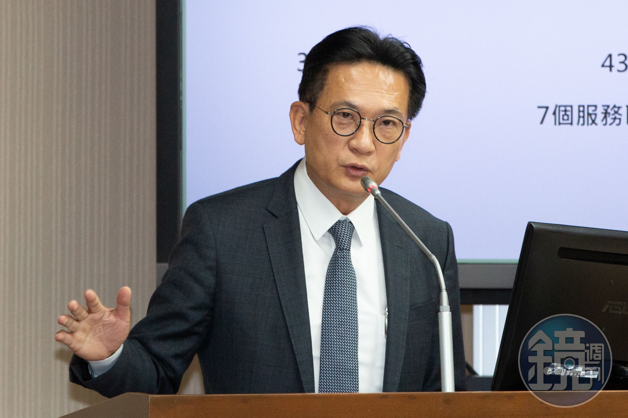 林俊憲今po文，指已擬好廢止《壯促法》的提案，他還詢問國民黨，「你們要跟小弟一起陪葬嗎？」（本刊資料照）