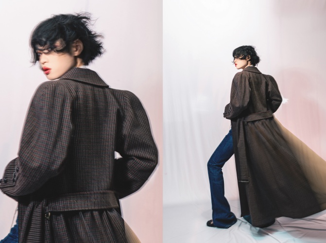 格紋長版大衣 價格店洽 / 丹寧褲  價格店洽 / 雕花娃娃鞋 價格店洽 all by Chloé