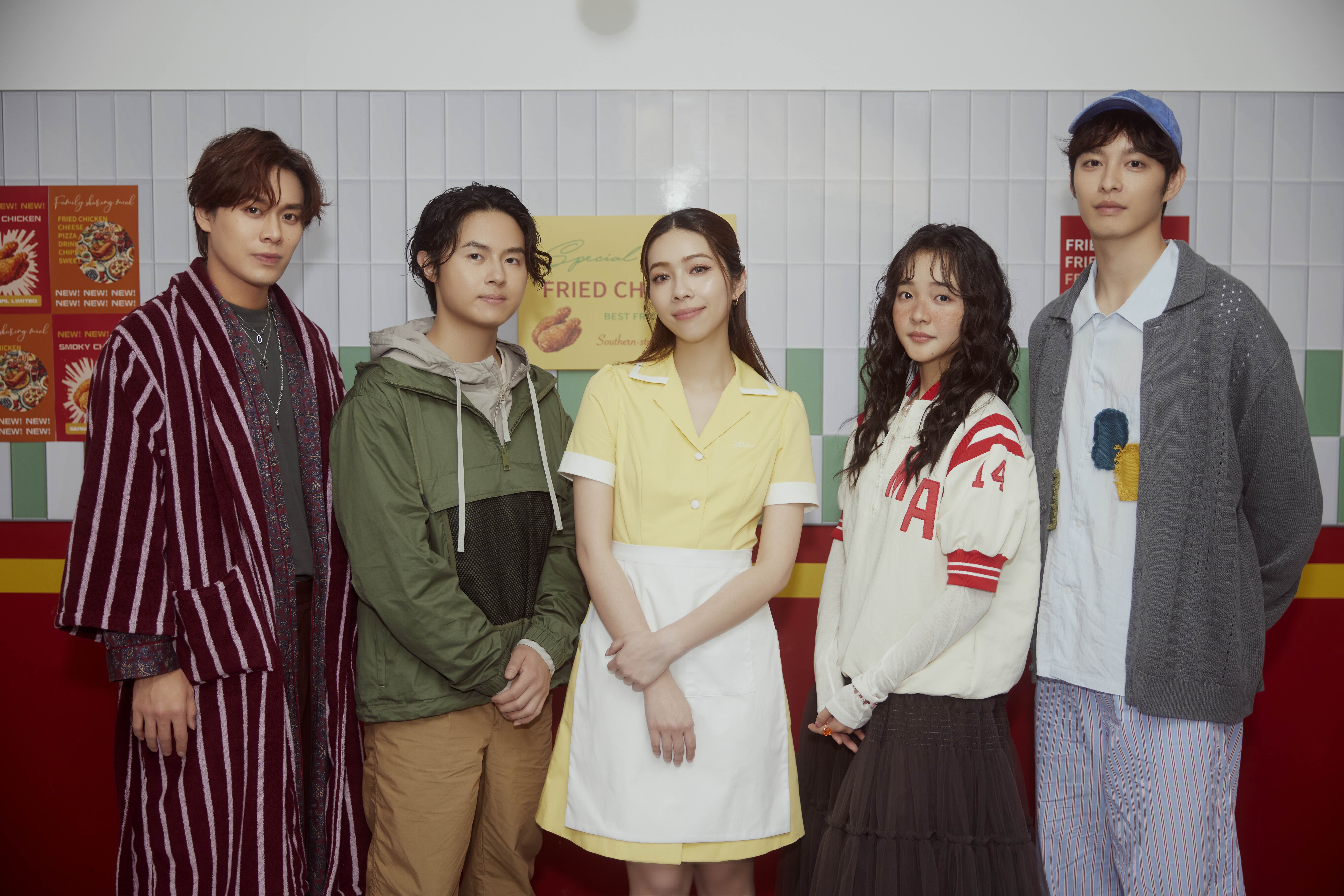 告五人推出〈我天生－有夢版〉，攜手導演殷振豪與曹佑寧、林廷憶打造奇幻吸血鬼MV。（相信音樂提供）