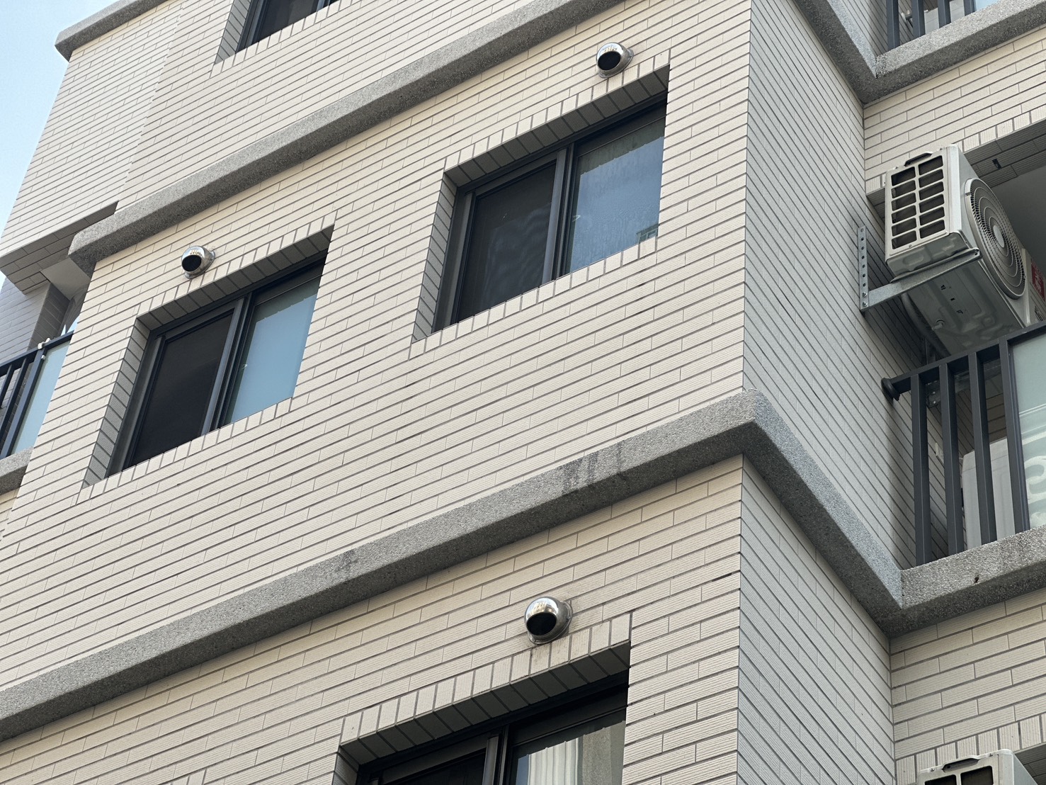 案發於西區租屋大樓。