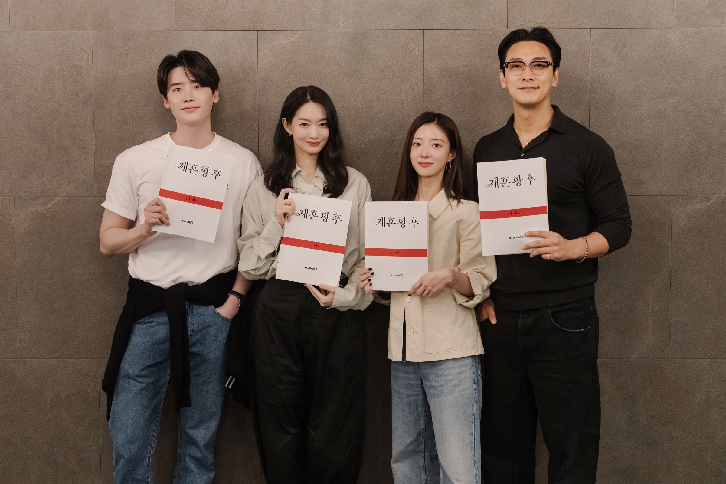 李鍾碩、申敏兒、李世榮、朱智勛四位主演合體亮相《再婚皇后》。（Disney+提供）