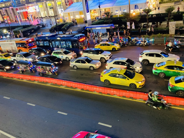 一名泰國女子搭乘摩托計程車拒付36元車資，欲「以身相許」結果司機報警處理。（示意圖，photoAC）