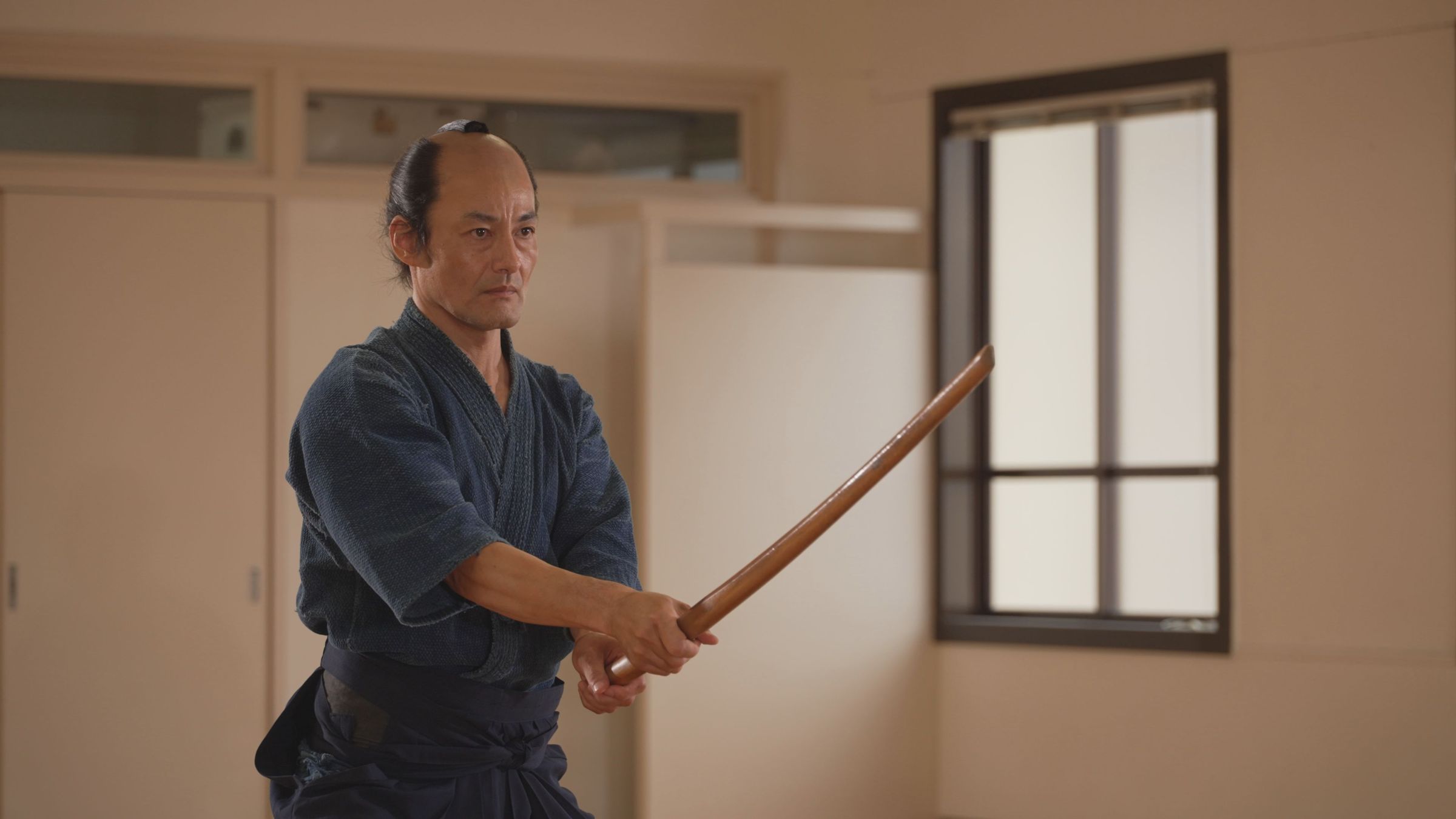 山口馬木也在片中穿越到現代成為專門被殺的角色,演出時參考福本清三的精神。(光年映畫提供)