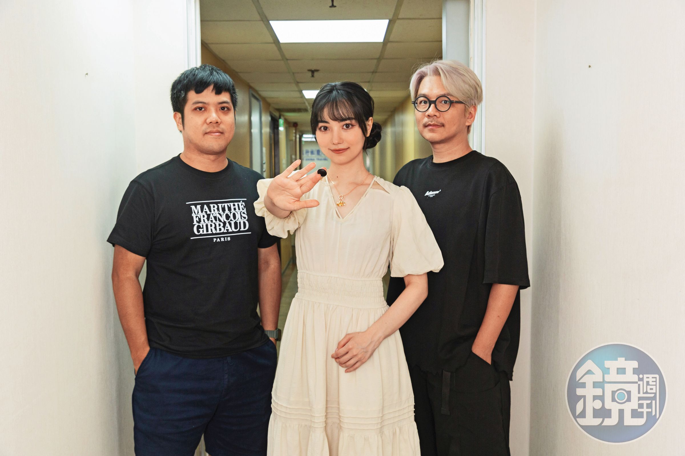 黑嘉嘉(中)近年致力於推廣圍棋,與程式老爹創辦人徐煊博(左)、dosomething studio創意總監王宗欣(右)合作打造《烏鷺爭霸》。