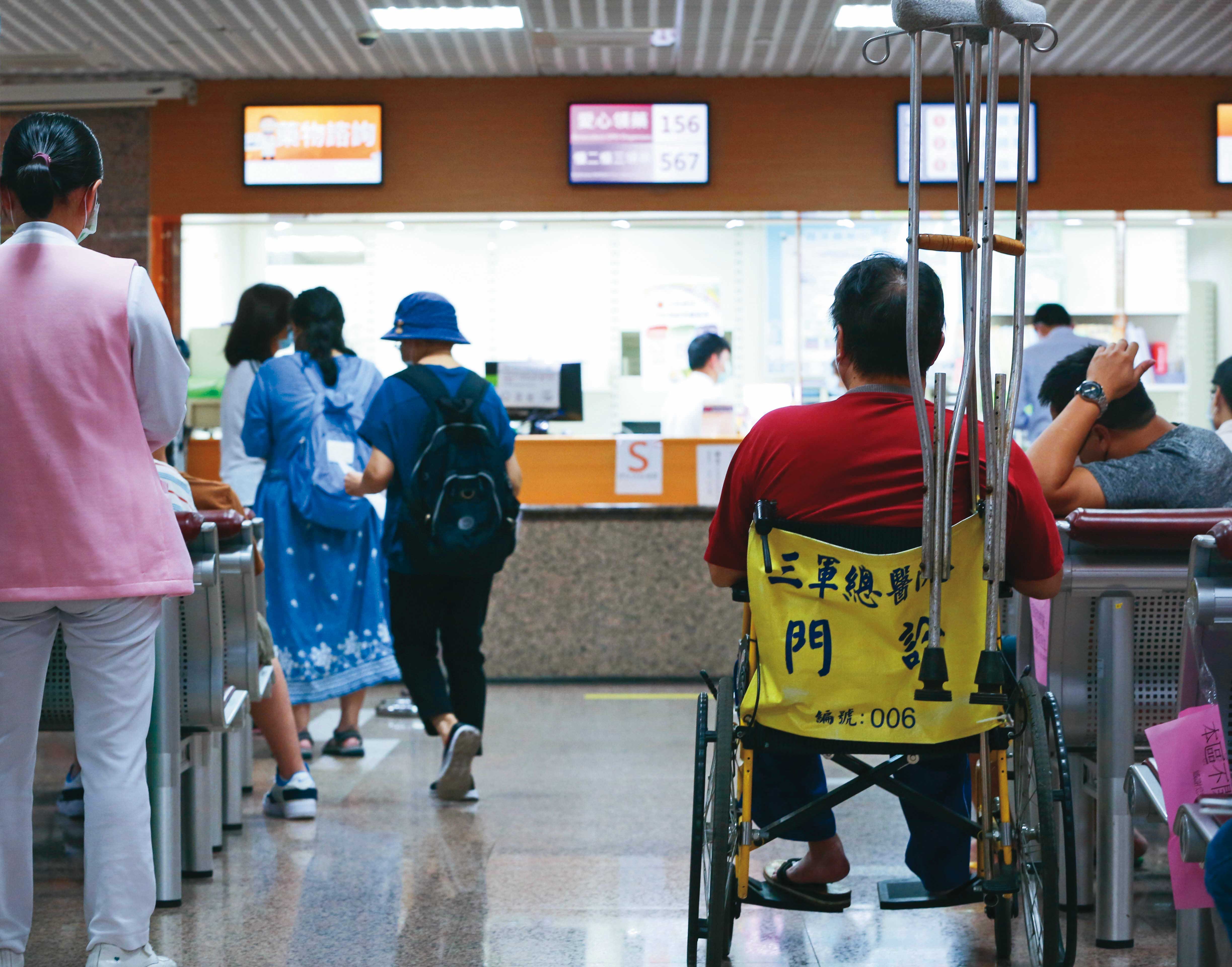 對車禍受害人來說,身心受創之際仍要面對醫療、保險、法律交織的複雜程序,是項沉重負擔。示意畫面,圖非當事人。