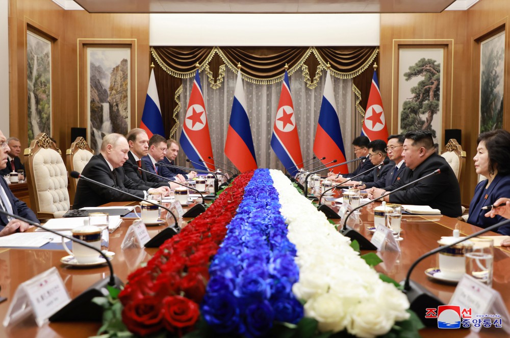 普丁與金正恩舉行兩國元首會談。（翻攝自朝中社官網）