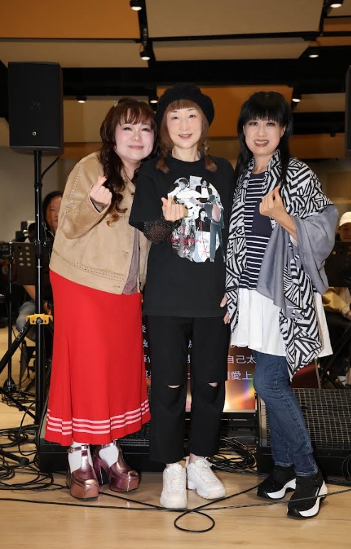 芝麻陳艾玲（中）與南方二重唱驚喜合體。（中華音樂人交流協會提供）