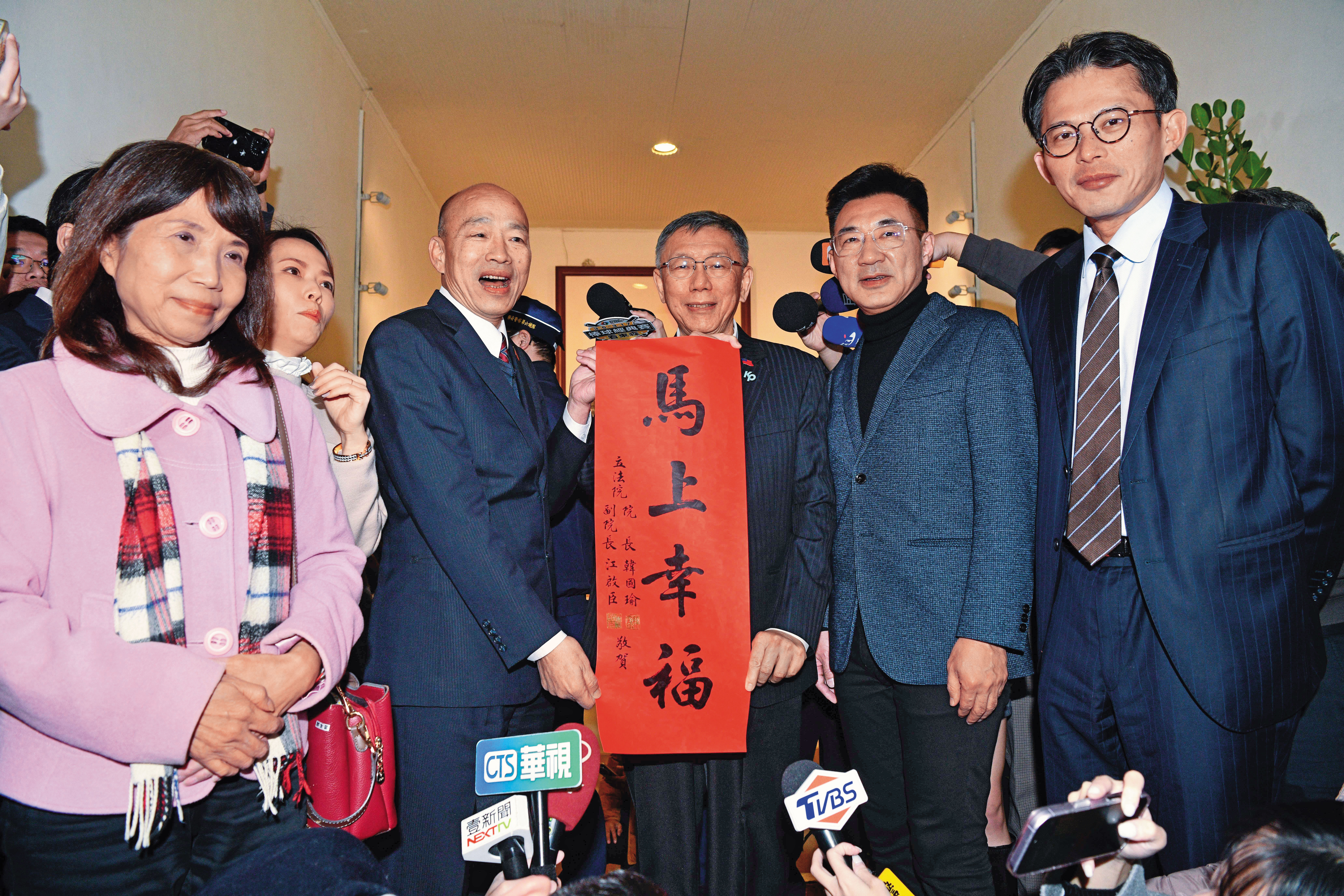 為通過代理孕母法案，前民眾黨主席柯文哲親至立法院拜會院長韓國瑜。（鏡報李智為）
