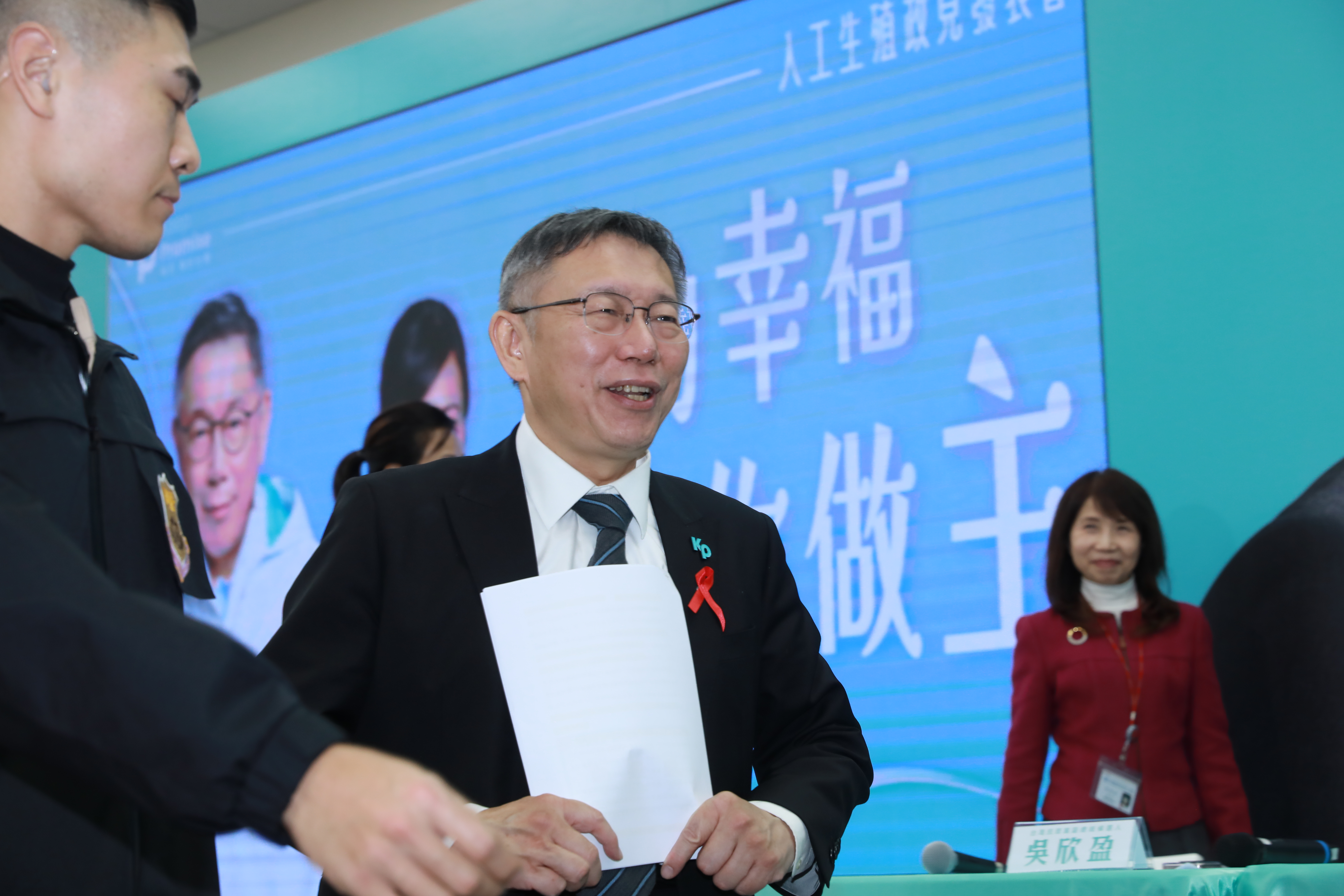 對於涉「搓圓仔湯」被列為被告，柯競辦今表示很遺憾在選戰白熱化時候，變成特定人士利用司法操作的工具、浪費社會資源。