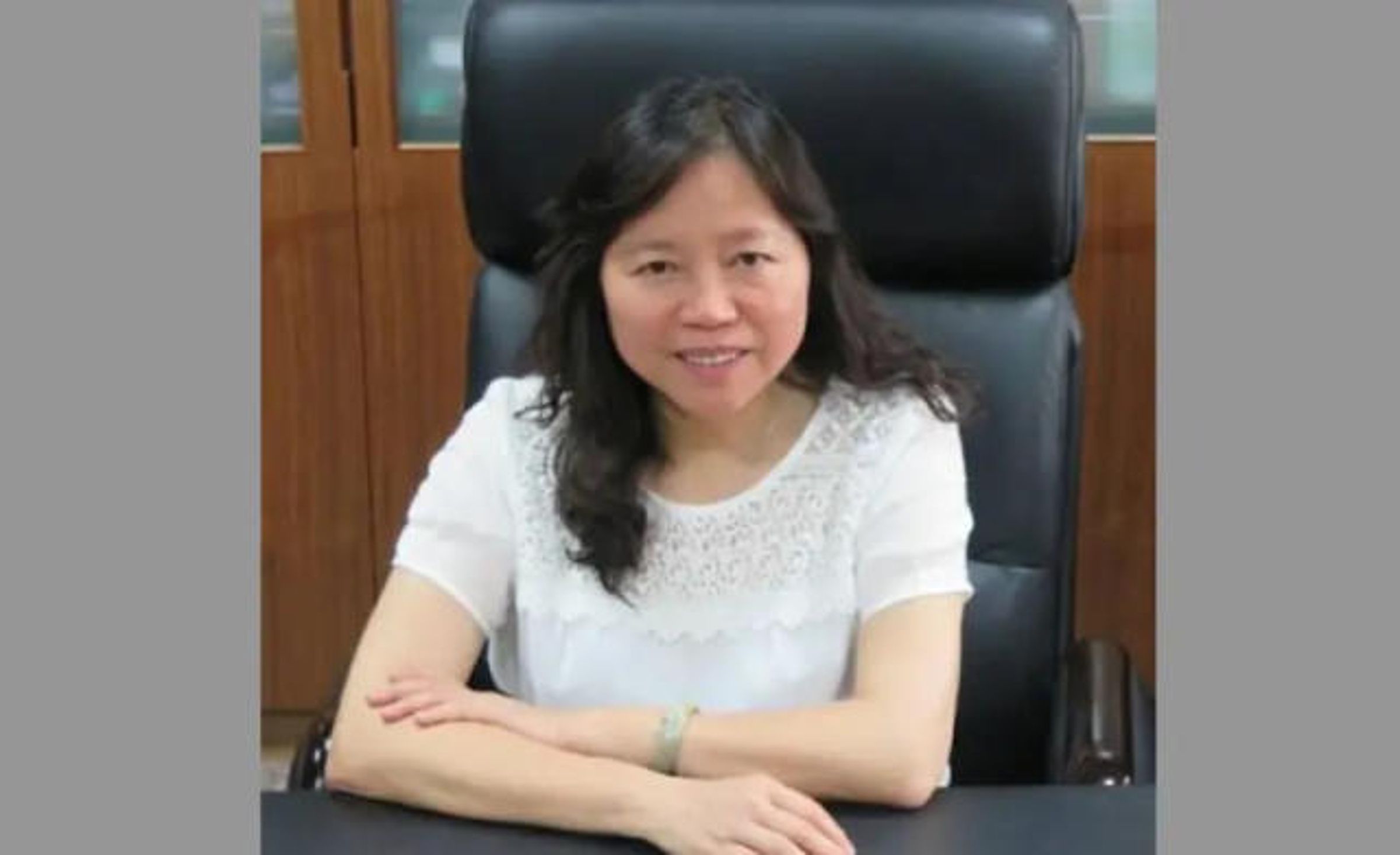 明揚大火4勇消殉職,屏東縣消防局長許美雪請辭獲准!卸任後轉當參議。(翻自屏東消防局臉書)