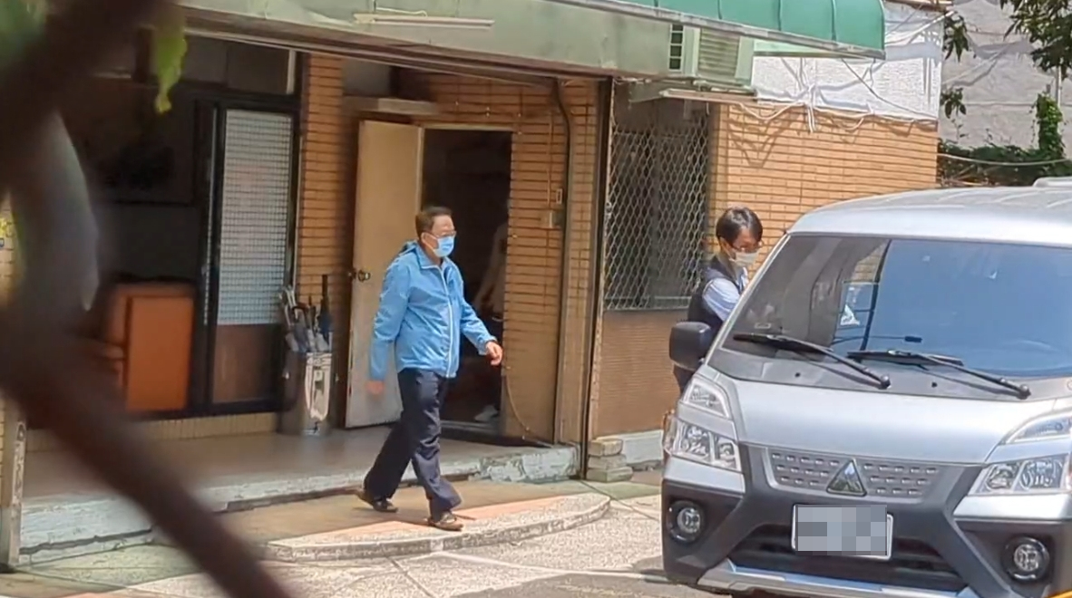 國民黨中市黨部書記長陳劍鋒被檢方聲請羈押。