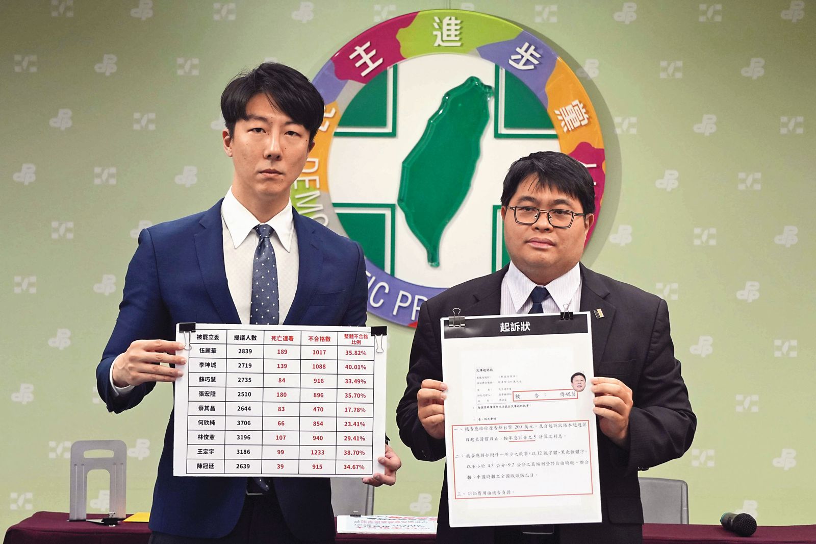 民進黨與罷團分進合擊,近日接連在黨部開記者會抨擊國民黨連署造假。(民進黨提供)