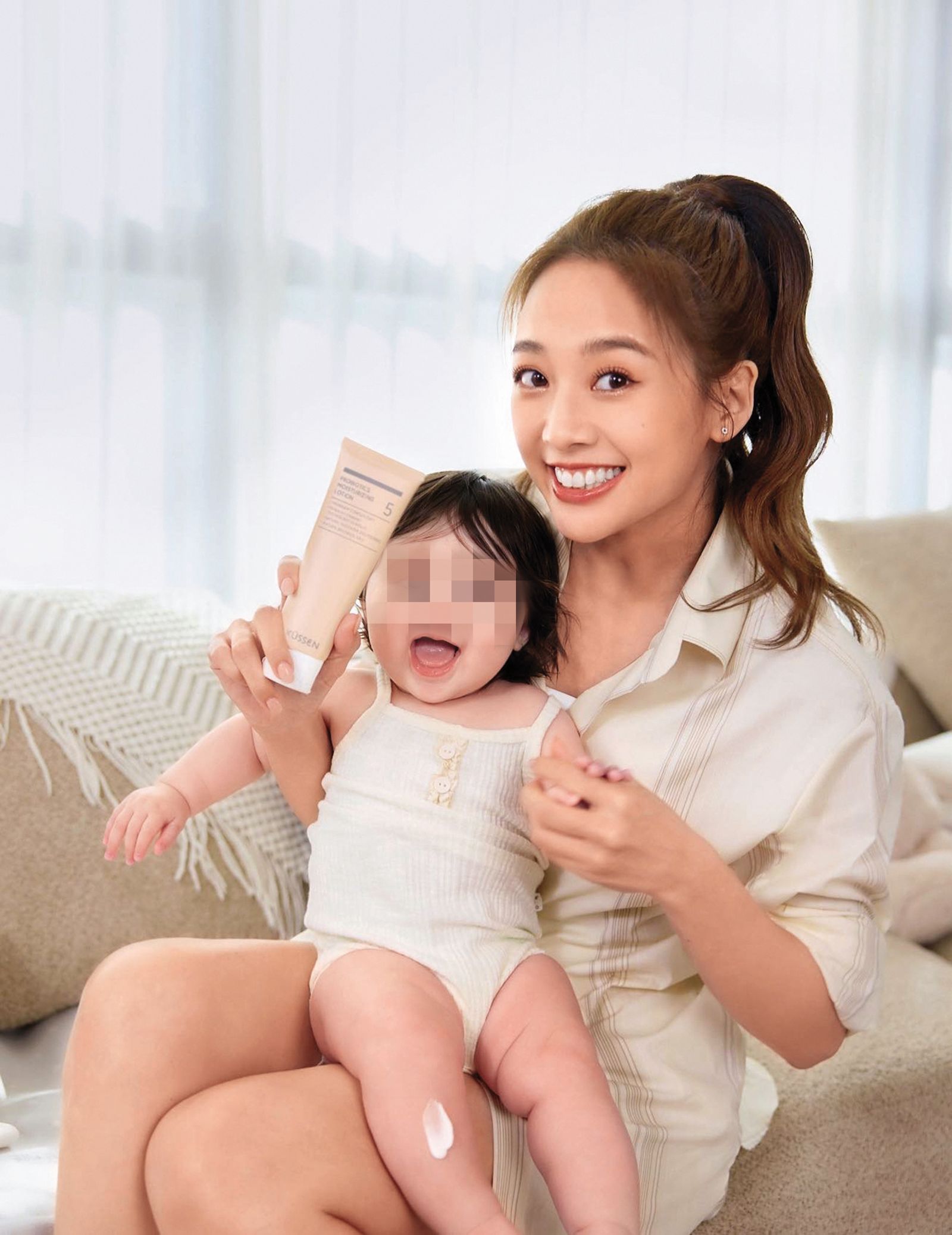 鬼鬼今年1月產女後，接下不少嬰幼兒的產品代言。（翻攝自吳映潔臉書）