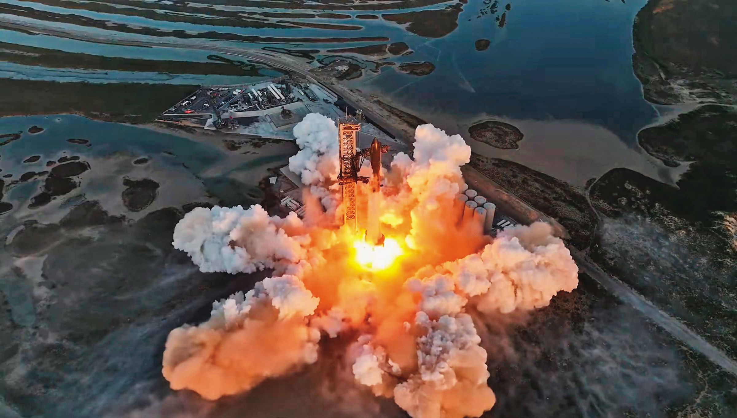 Space X創辦人馬斯克推動星鏈計畫,帶動低軌衛星龐大商機。(翻攝Space X臉書)