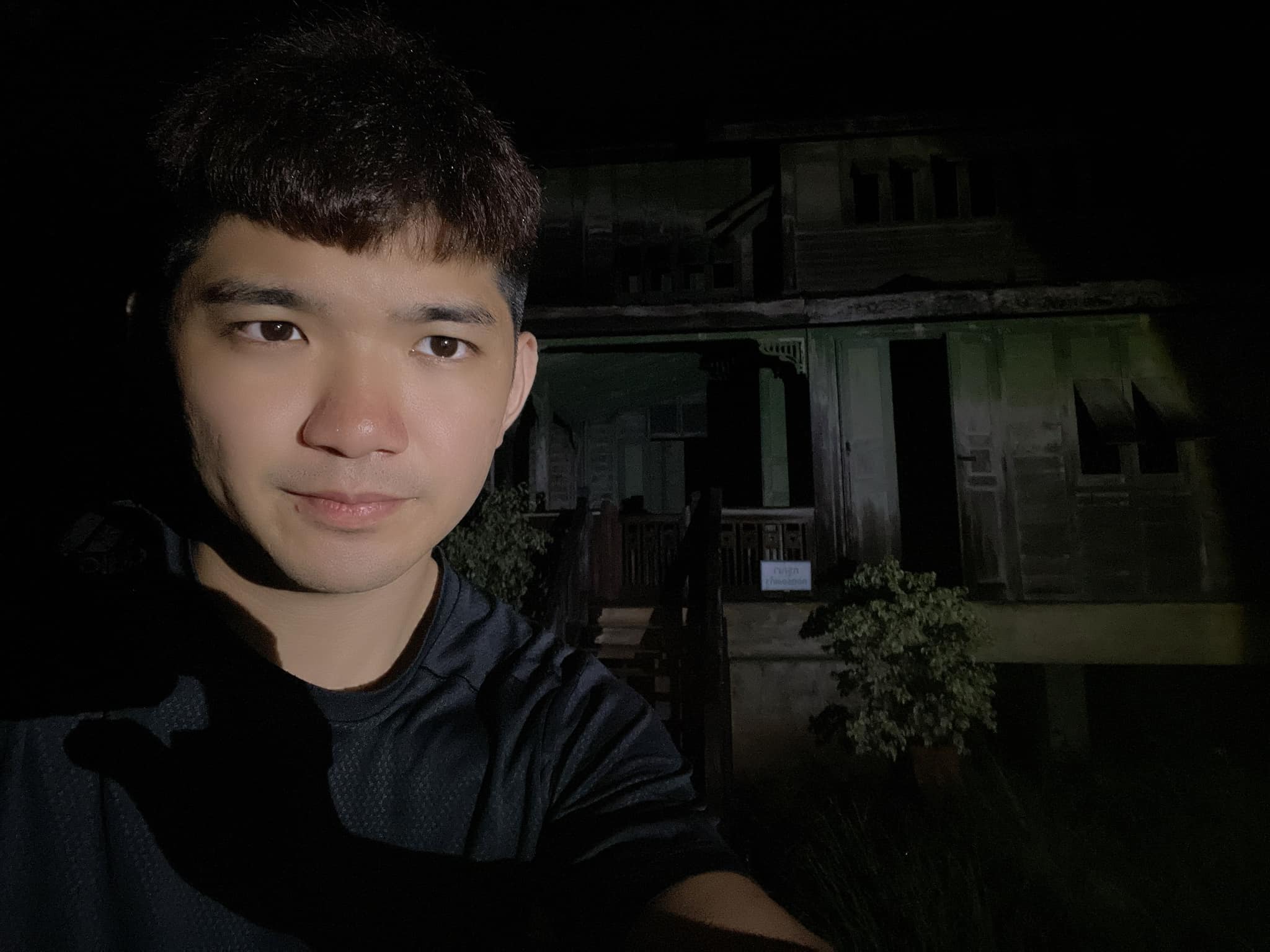 網紅「晚安小雞」在柬埔寨「自導自演」遭凌虐與搶劫，被當地警方逮捕、判刑2年。（翻攝自晚安小雞臉書）