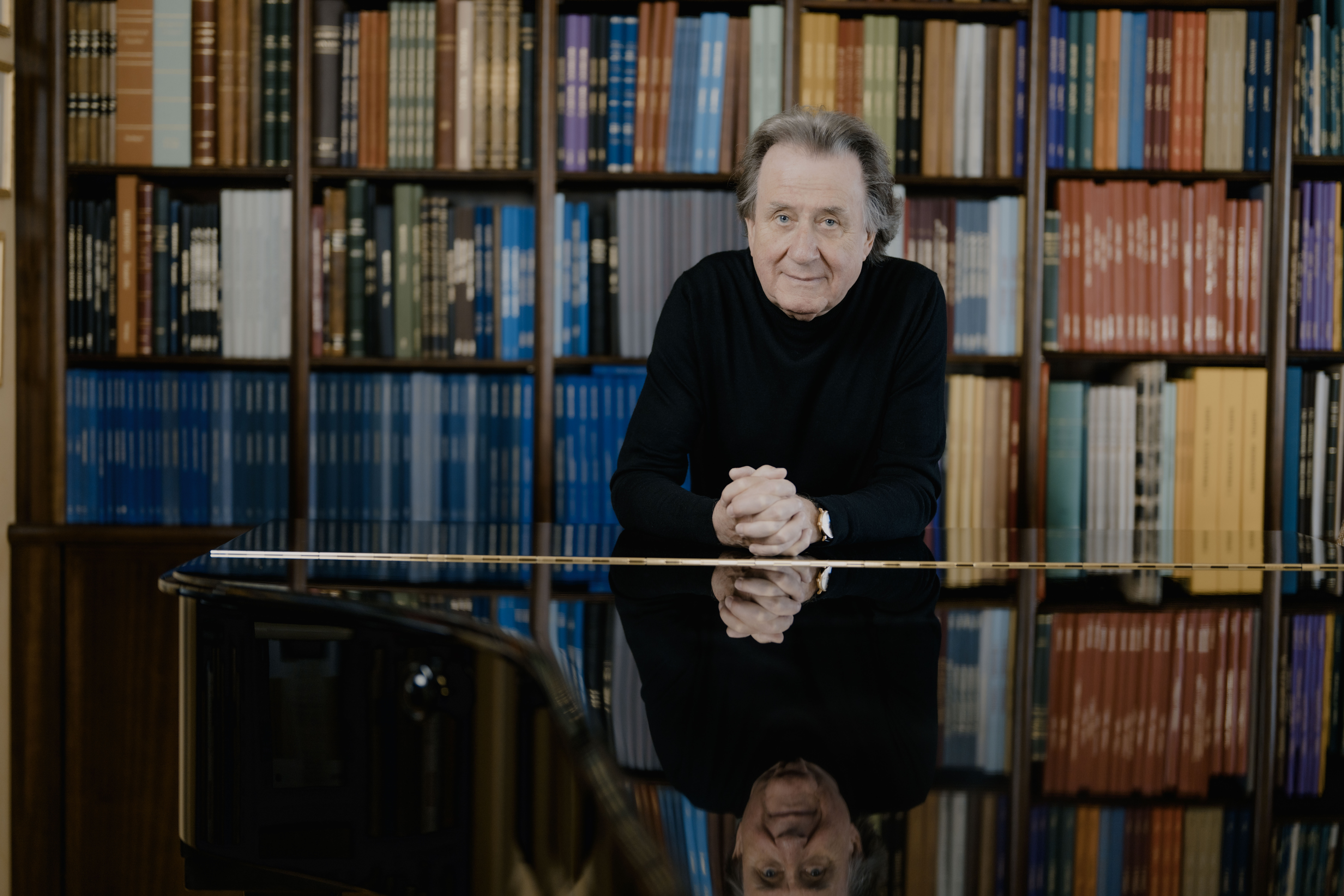 奧地利國寶鋼琴大師魯道夫・布赫賓德將於5月再度來台。（牛耳藝術提供）