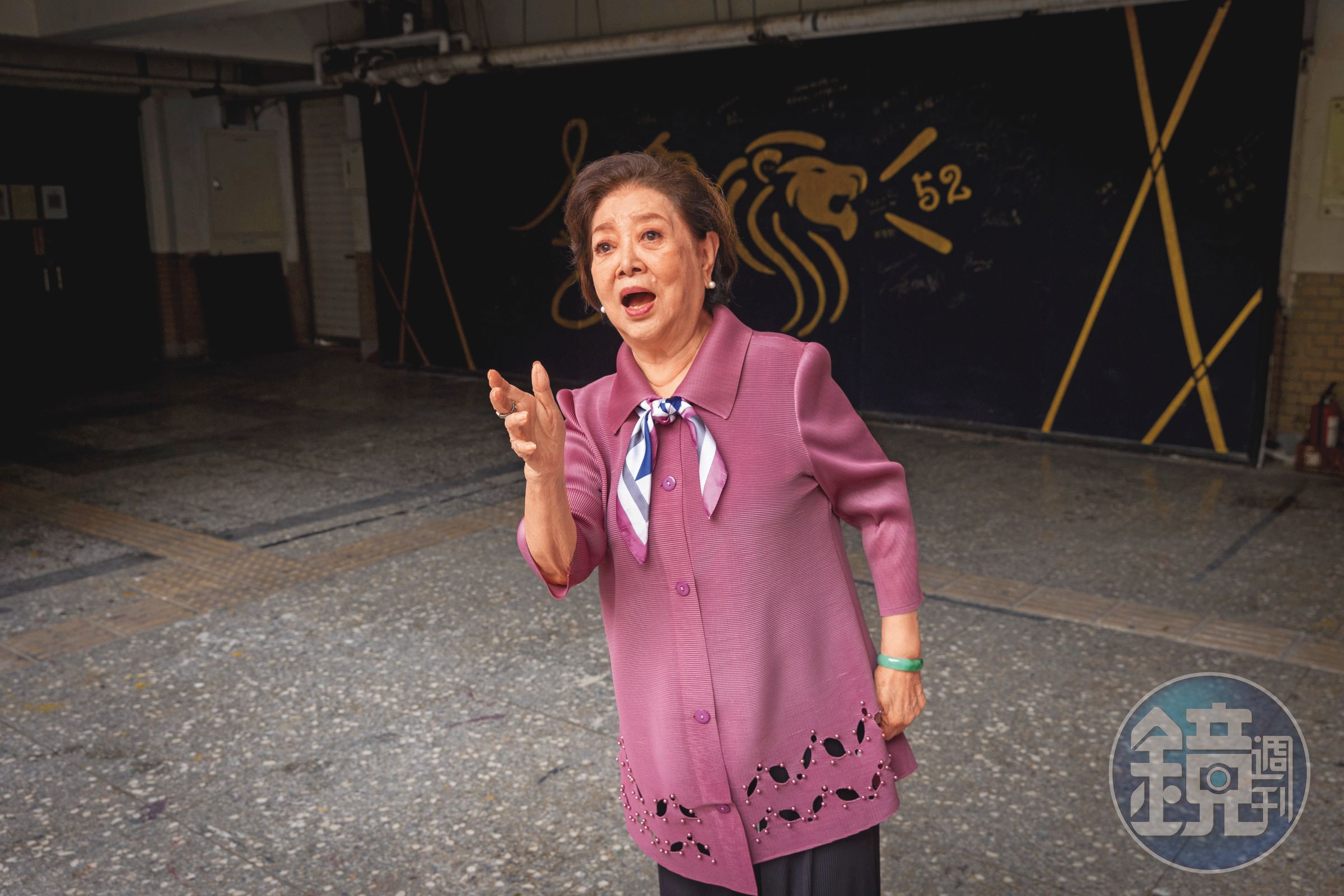 陳淑芳平時被民眾認出要求合照時,願意配合擺出各種姿勢與表情,堪稱「表情包」。