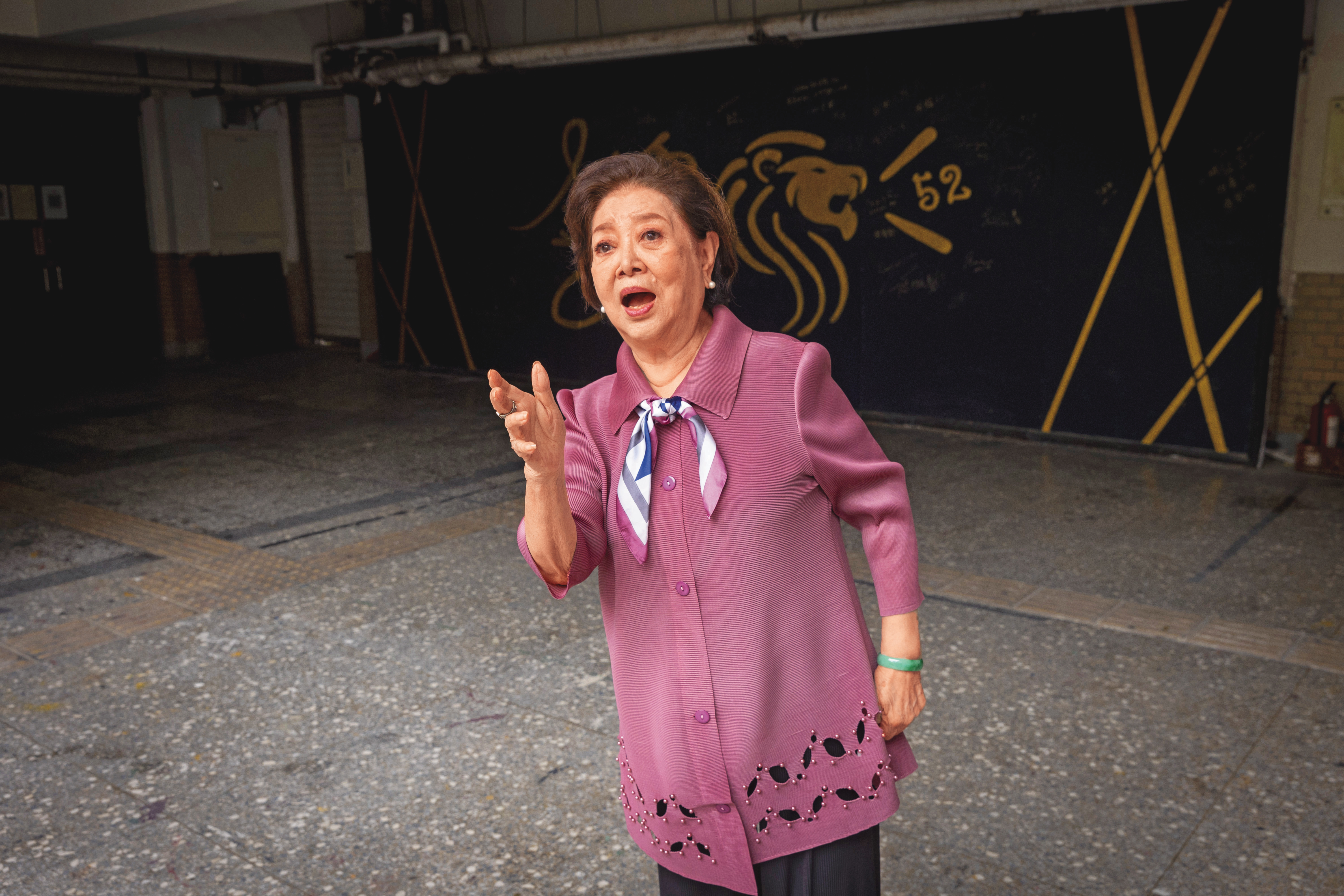 陳淑芳平時被民眾認出要求合照時，願意配合擺出各種姿勢與表情，堪稱「表情包」。