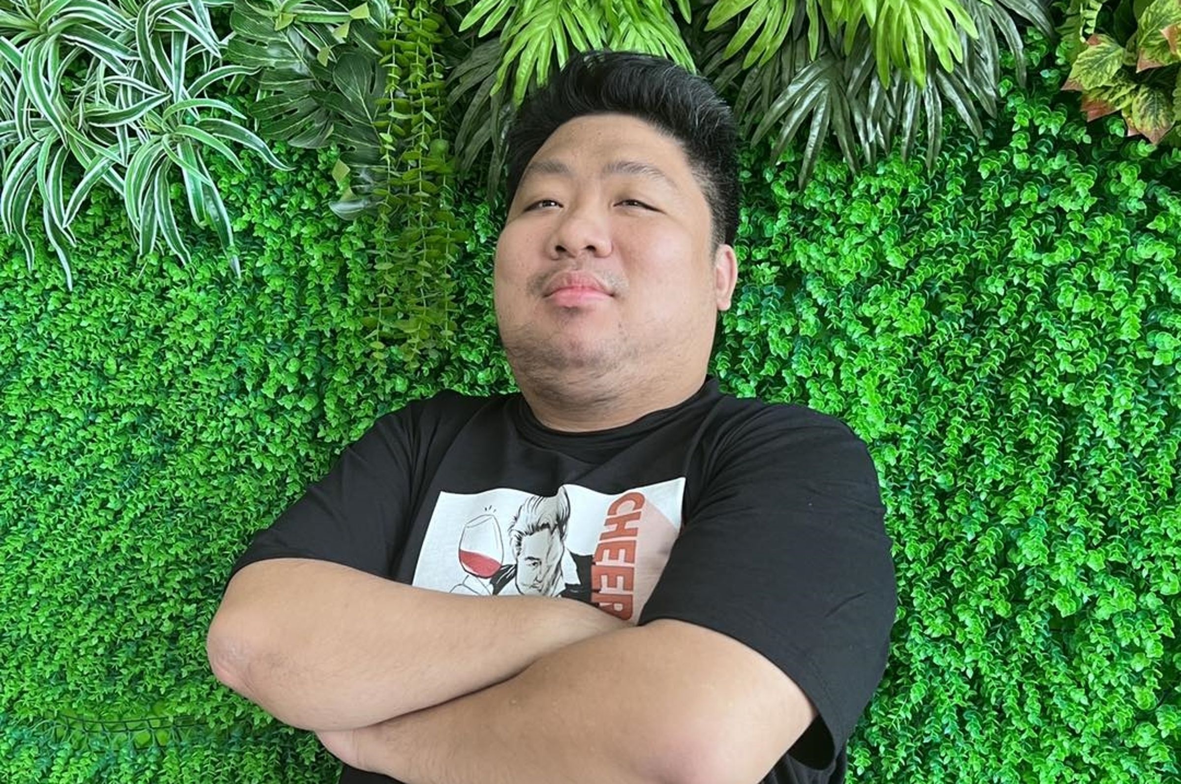 「統神」張嘉航直播時,談論關於黃子佼持有未成年私密片事件,疑似失言認為觀看未成年影片「沒那麼嚴重」,引起眾網友撻伐。(翻攝自亞洲統神-張嘉航臉書)