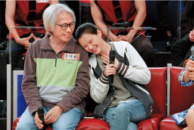 兒子口中的「色爸爸」李坤城死後房產變賣信託金額曝光。（中天電視提供）