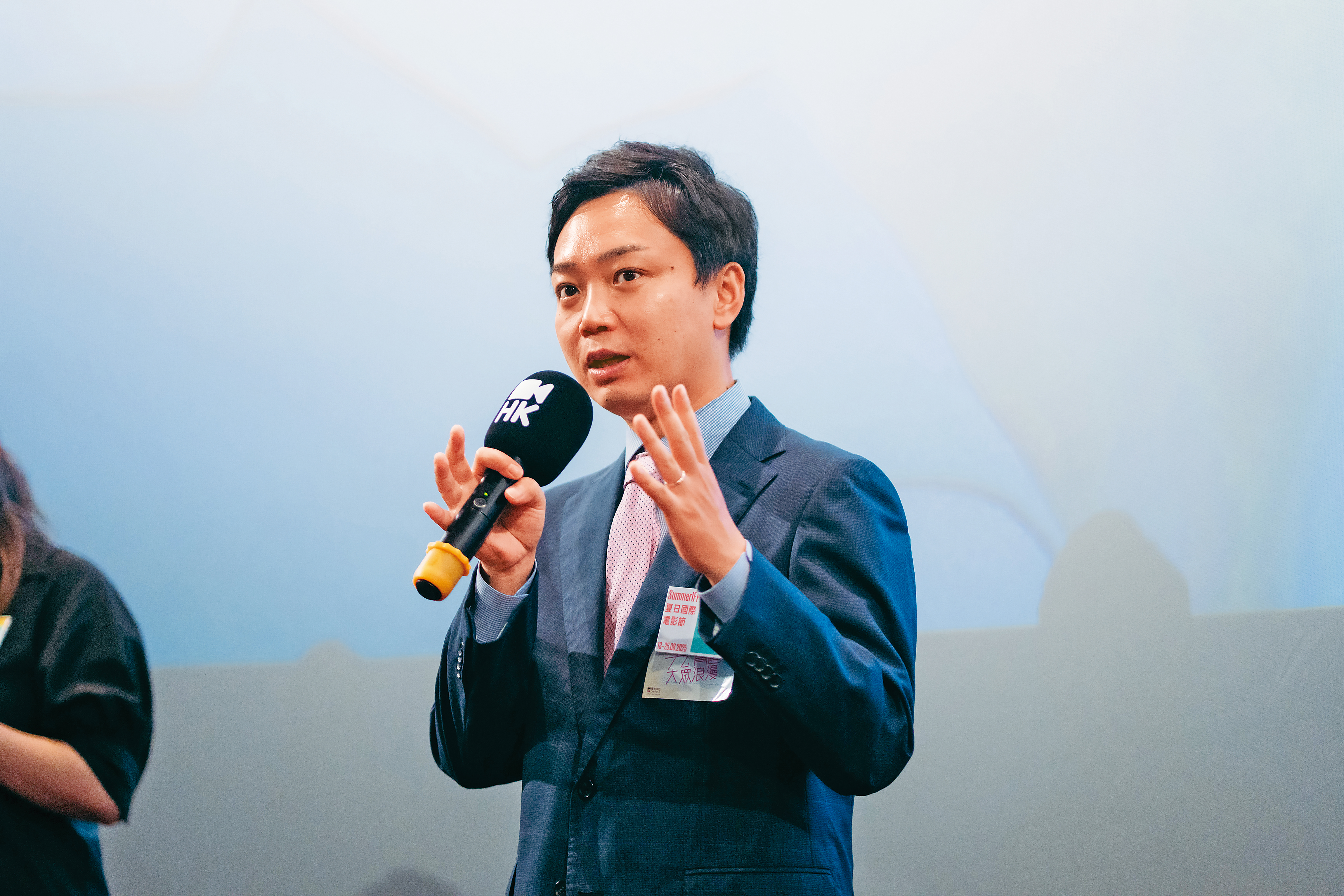 監製有澤亮哉身兼動畫與電影製作人，擔任原著漫畫家與製作團隊間的橋樑。（羚邦提供）