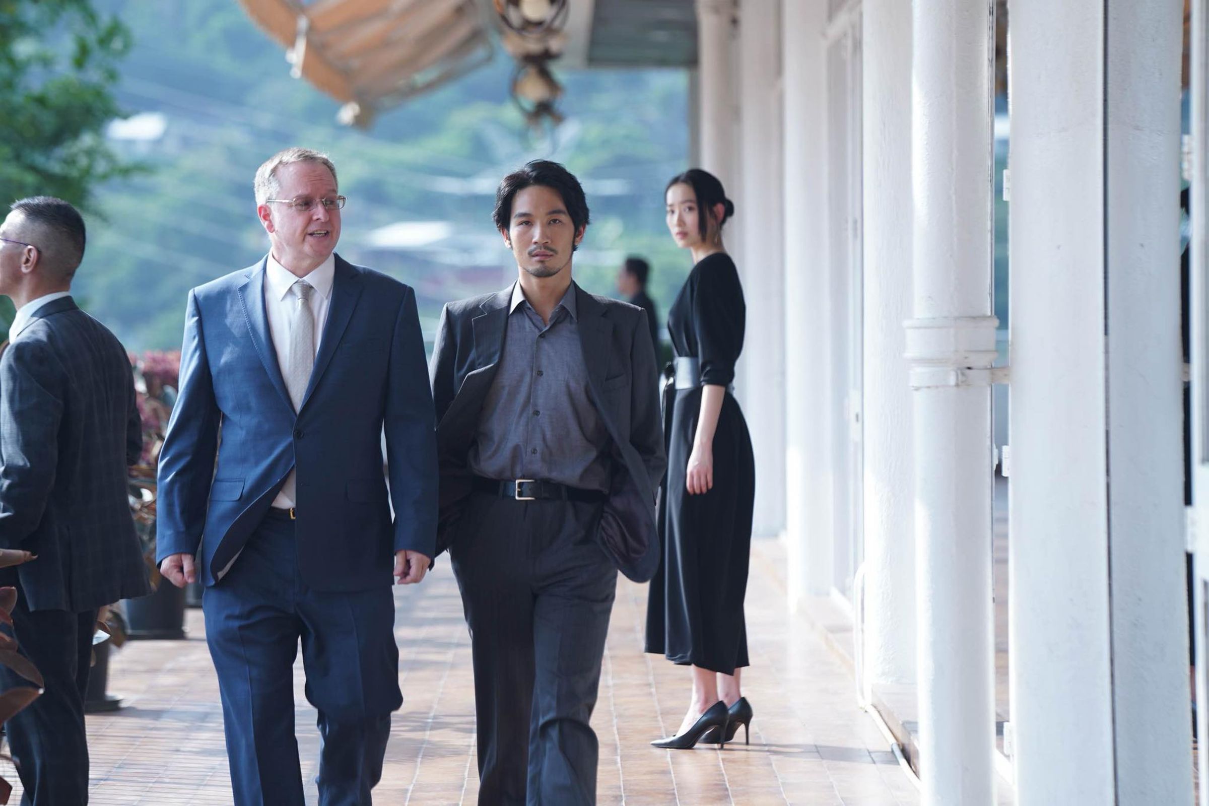 銀河映像第一部劇集《三命》演員包括蘇家樂（右二）、林愷鈴（右一）等。（翻攝自銀河映像Milkyway Image臉書）