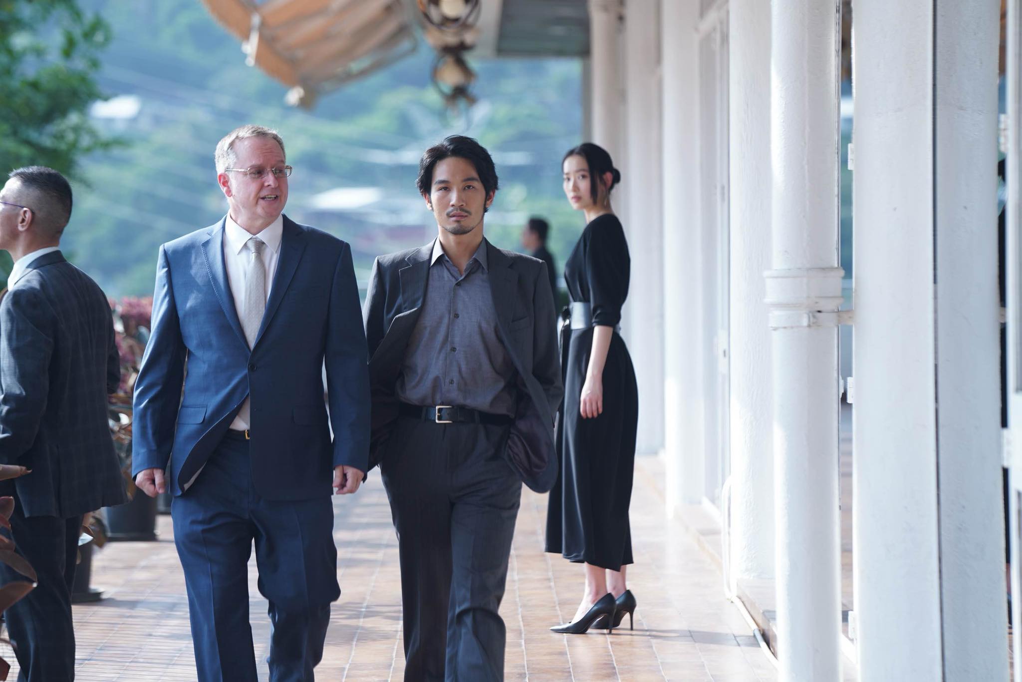 銀河映像第一部劇集《三命》演員包括蘇家樂（右二）、林愷鈴（右一）等。（翻攝自銀河映像Milkyway Image臉書）