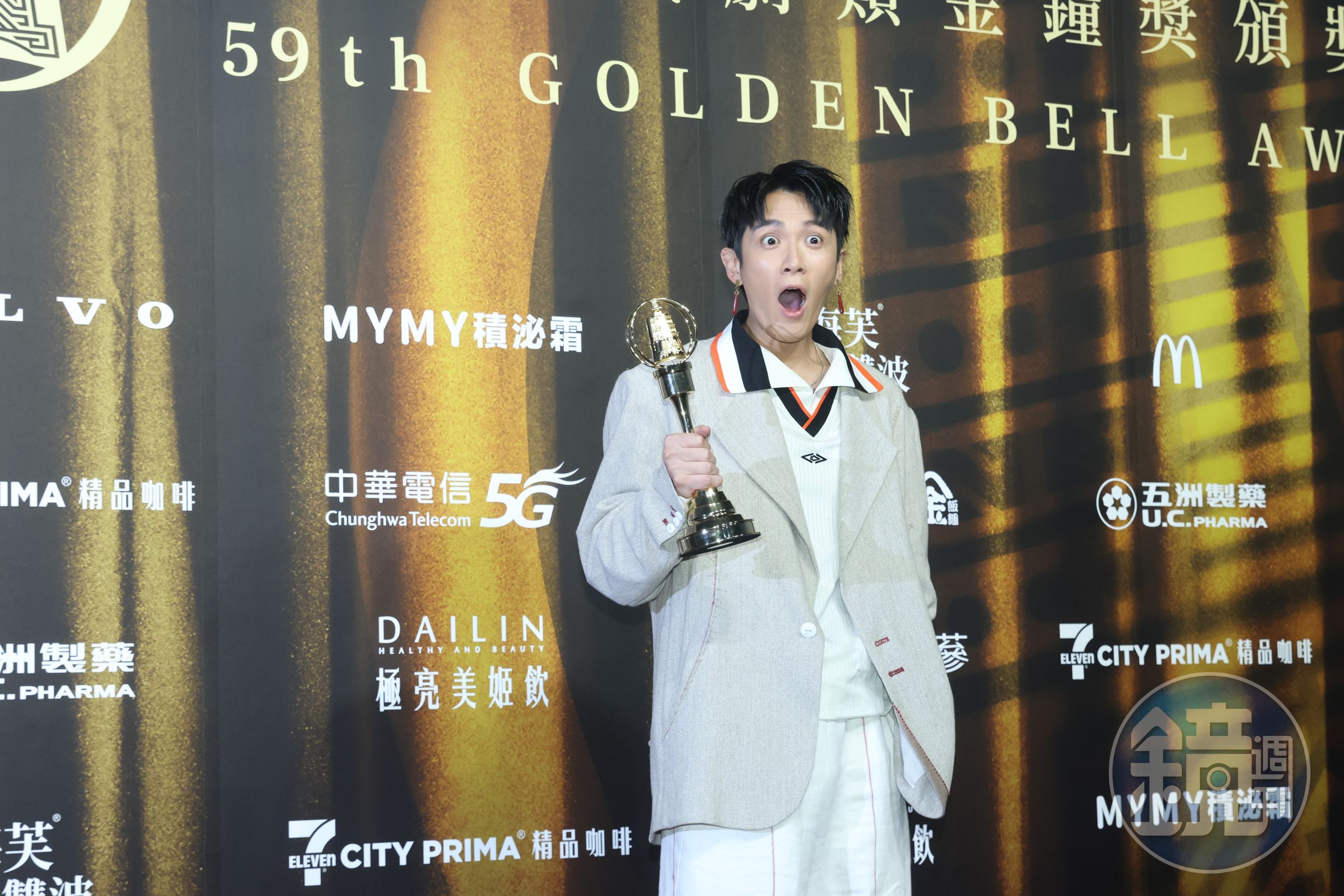 迷你劇集最佳男配角獎由柯震東以《不夠善良的我們》拿下,他一臉驚嚇。