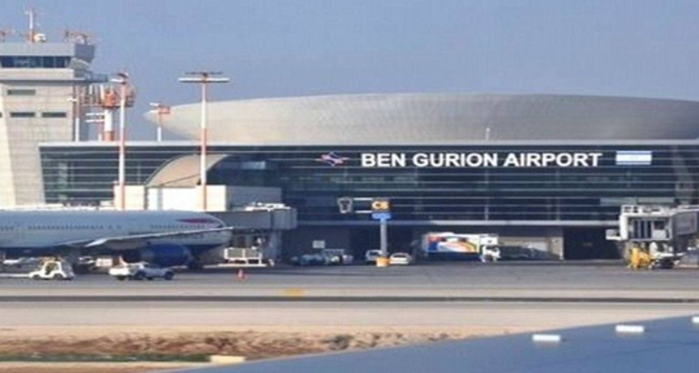 以色列宣布「關閉領空」。圖為本古里安機場。(翻攝自X)