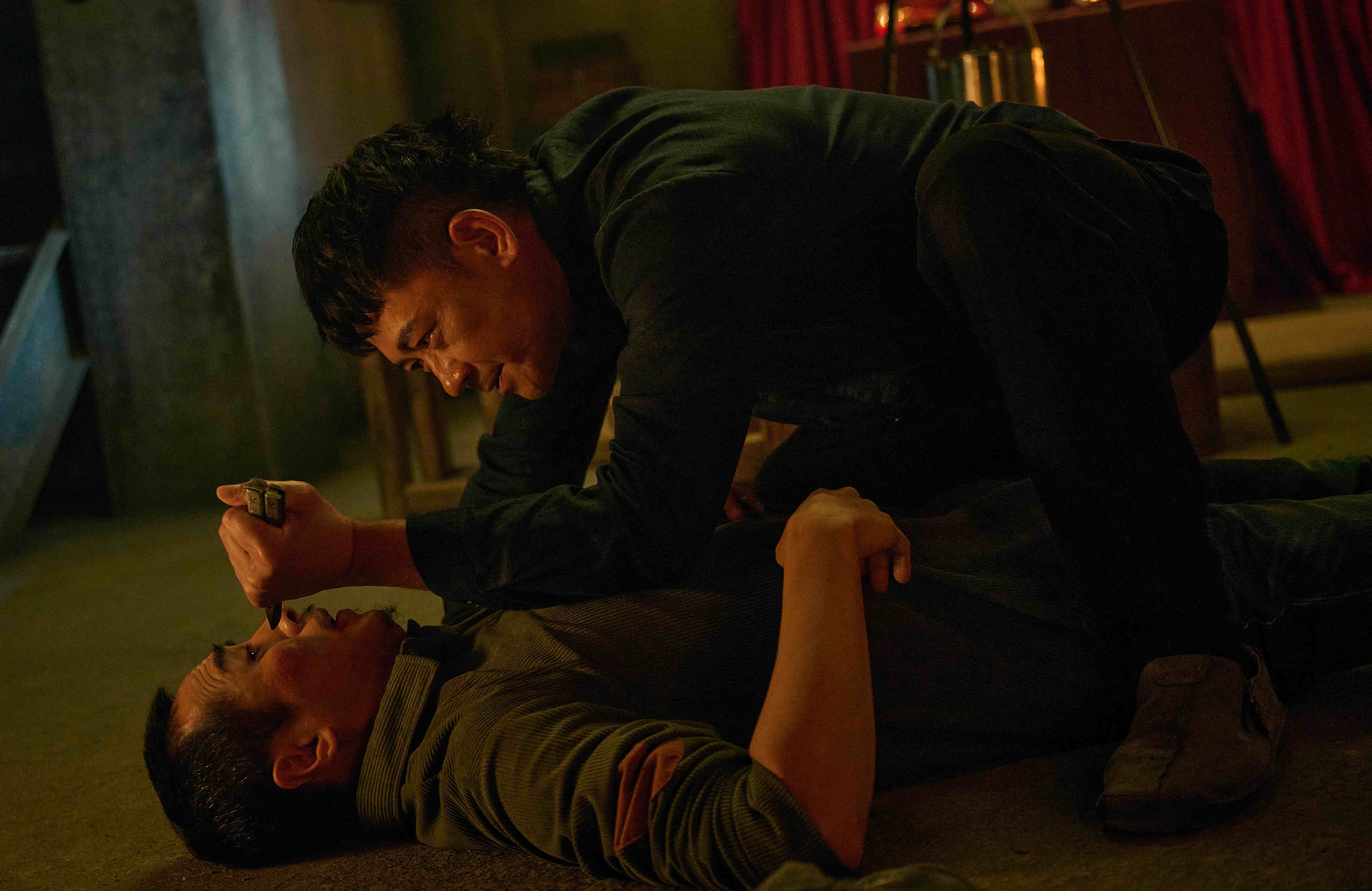 柯叔元(上)、莊凱勛大銀幕飆戲 ,溝通只需眼神。(威視電影提供)