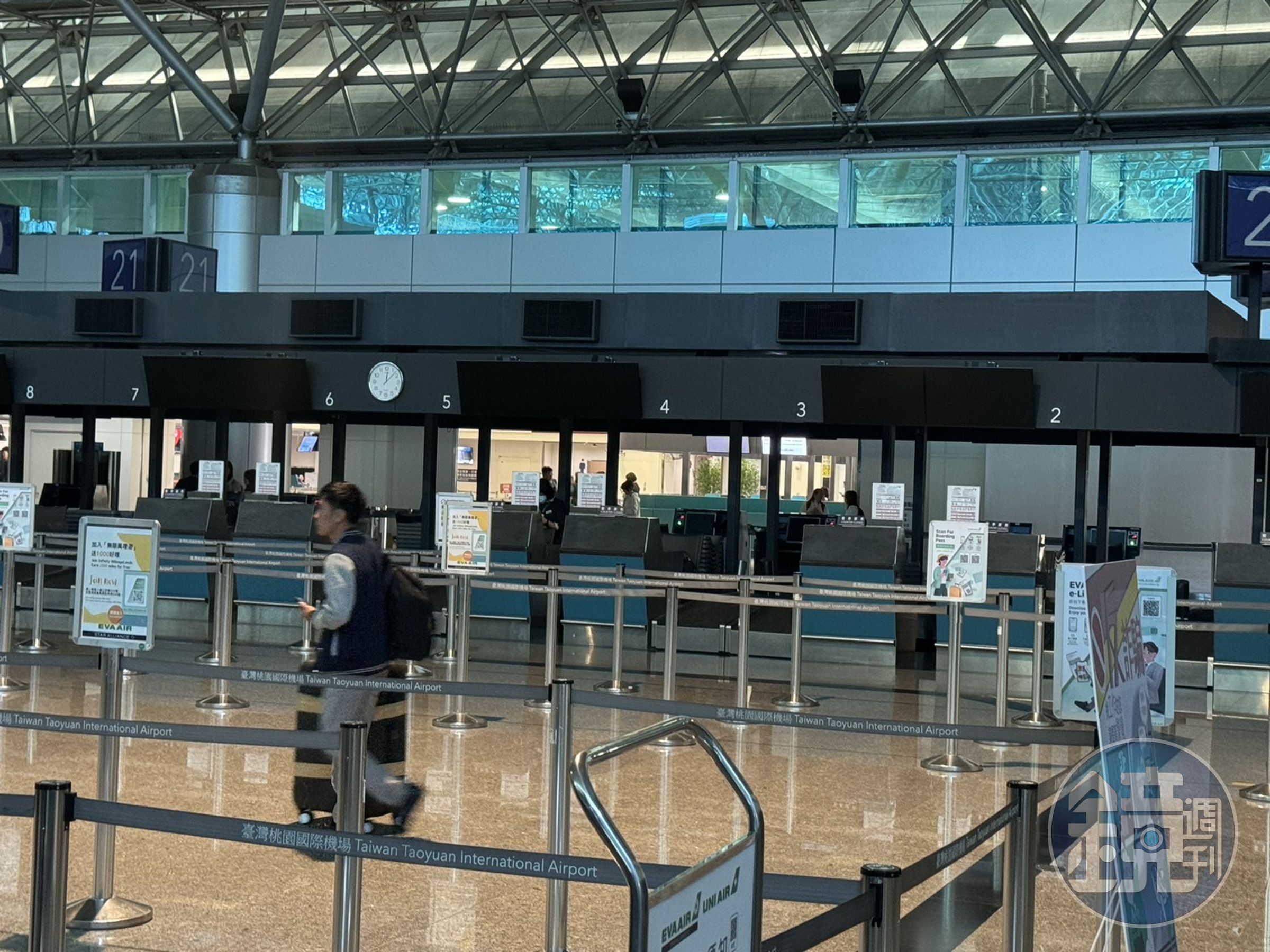 桃園機場第二航廈驚傳停電。(讀者提供)