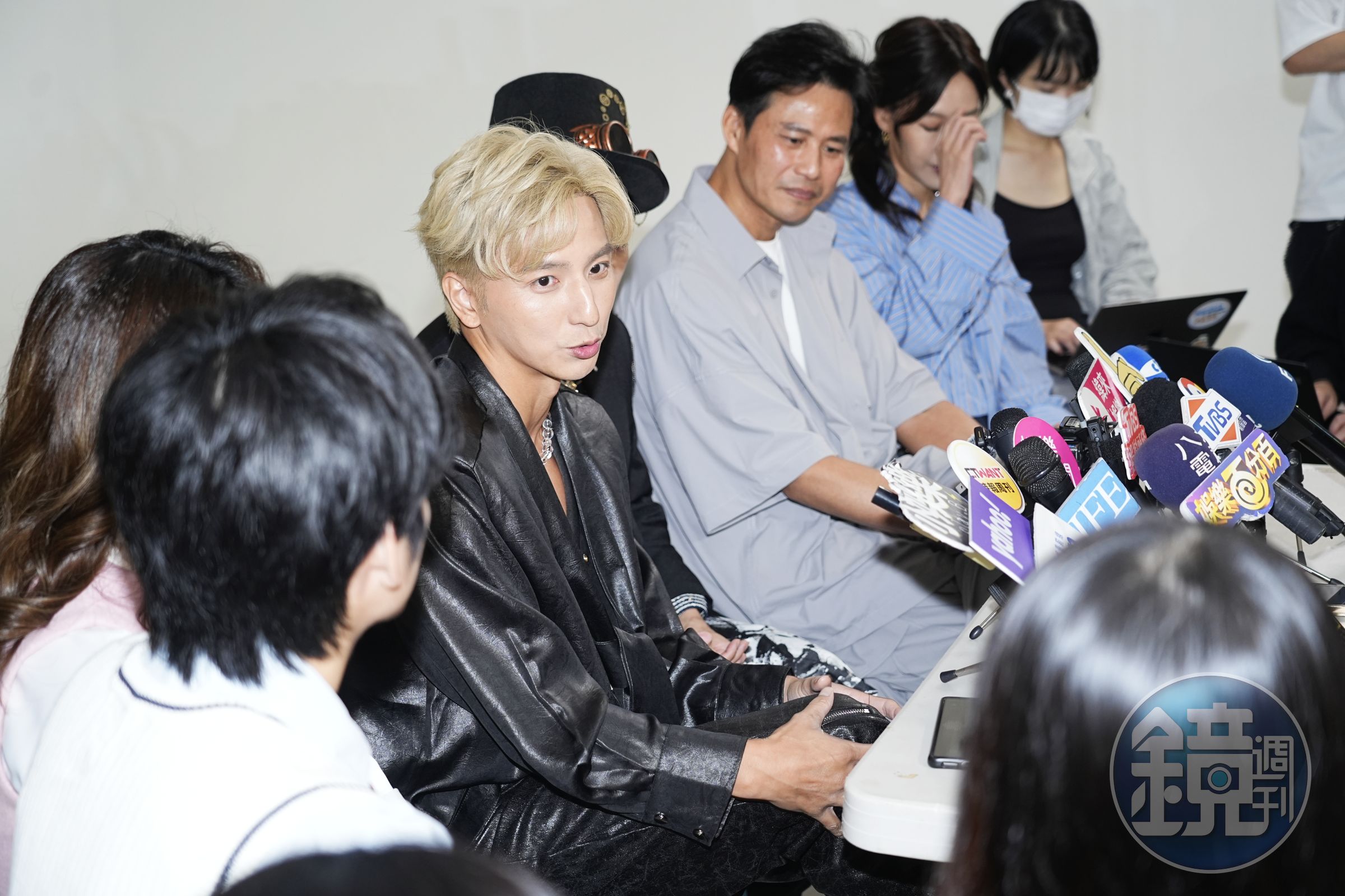棒棒團同團成員威廉、小杰相繼爆出「閃兵風波」,小煜剛好隔天都有記者會被問回應。