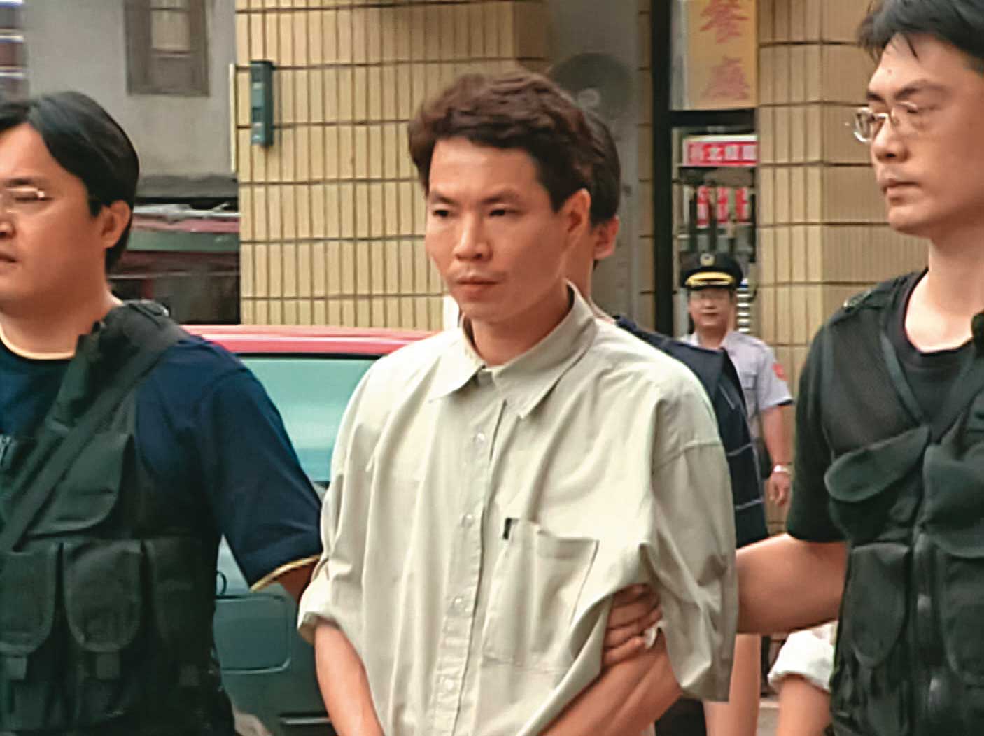 離職刑警華敏璽（圖）見大批警力荷槍實彈上門，當場就範。（東森新聞提供）