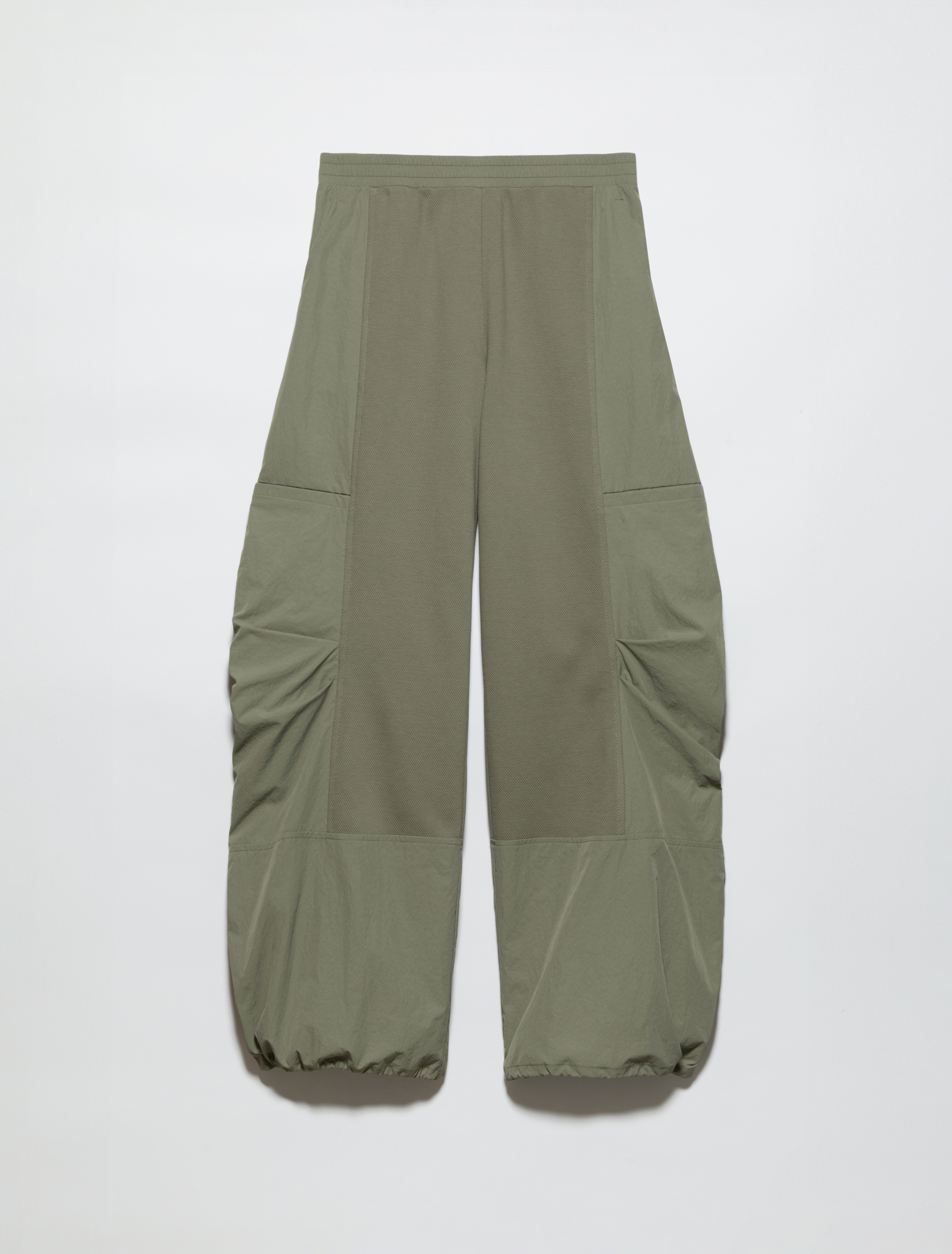 鼠尾草綠騎兵斜紋寬褲。NT$11,300（麥絲瑪拉提供）
