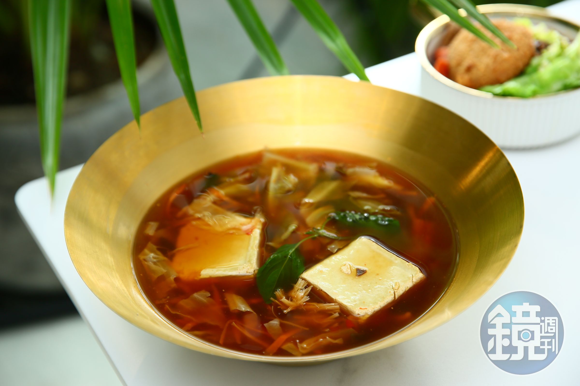 臭豆腐湯麵連麵條都很有Q勁,臭豆腐用煮的清爽不膩口。(190元/份)