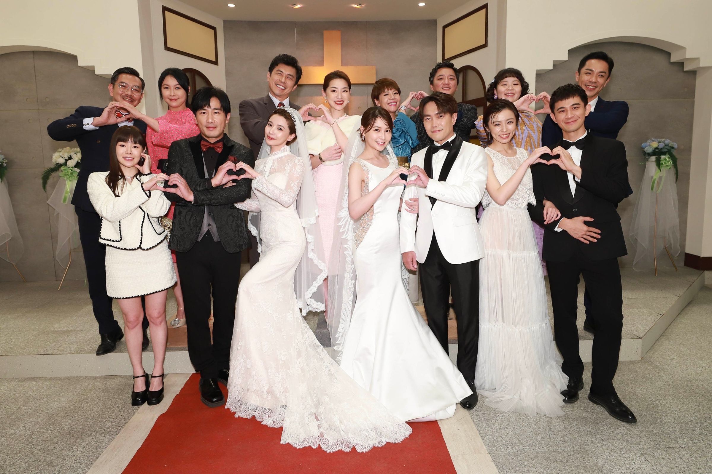 《愛的榮耀》演員幾乎總動員，為了婚禮戲盛裝出席。（民視提供）
