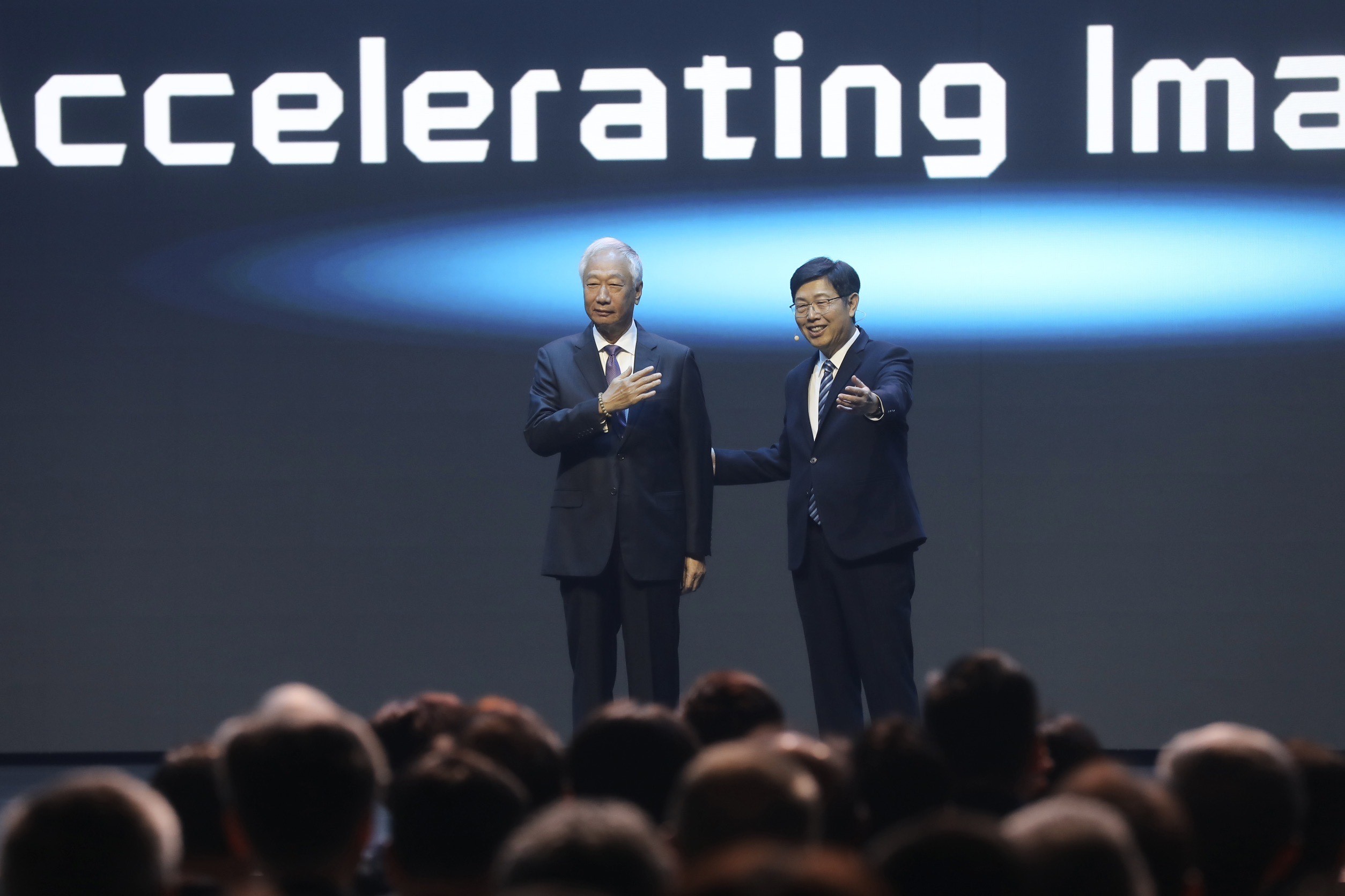 鴻海集團創辦人郭台銘現身鴻海科技日，與鴻海集團董事長劉揚偉同台。