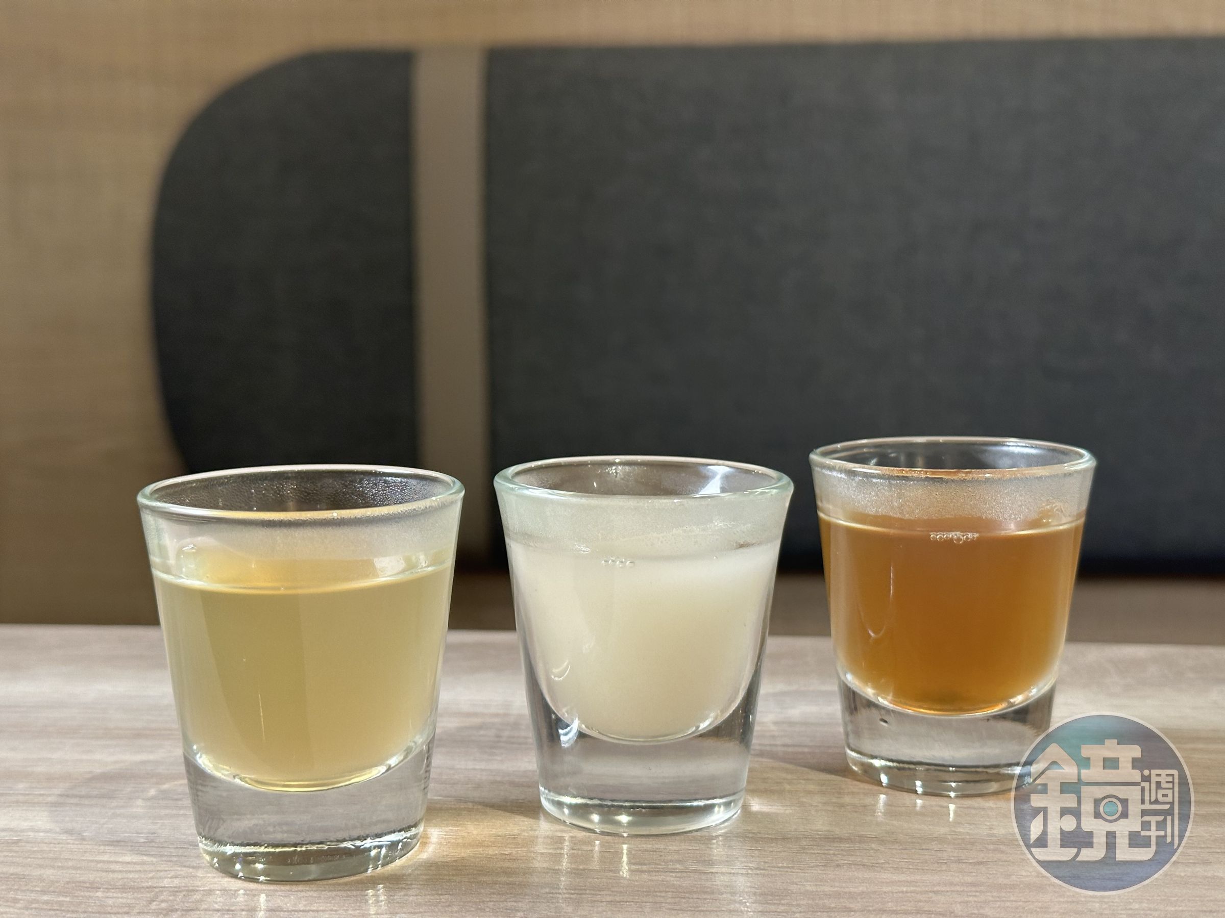 客人點餐前，可以先試喝3種湯頭，再決定要點哪款，這個服務相當貼心。