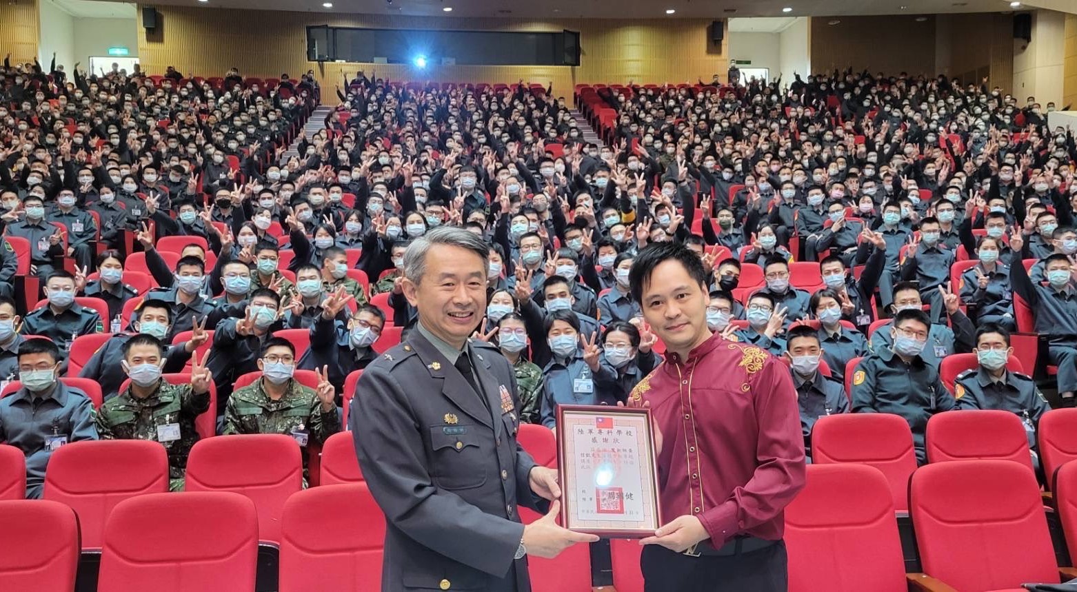 國防大學連續4年的開學典禮都由黃信凱演講。他記得第一次去的時候,院長跟他說,2小時底下沒有人睡覺就是給他最高的評價。(黃信凱提供)
