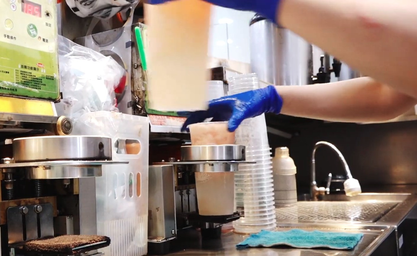 1名手搖店店員在Dcard上分享最討厭遇到的4種奧客。示意圖，非當事人（本刊資料照）