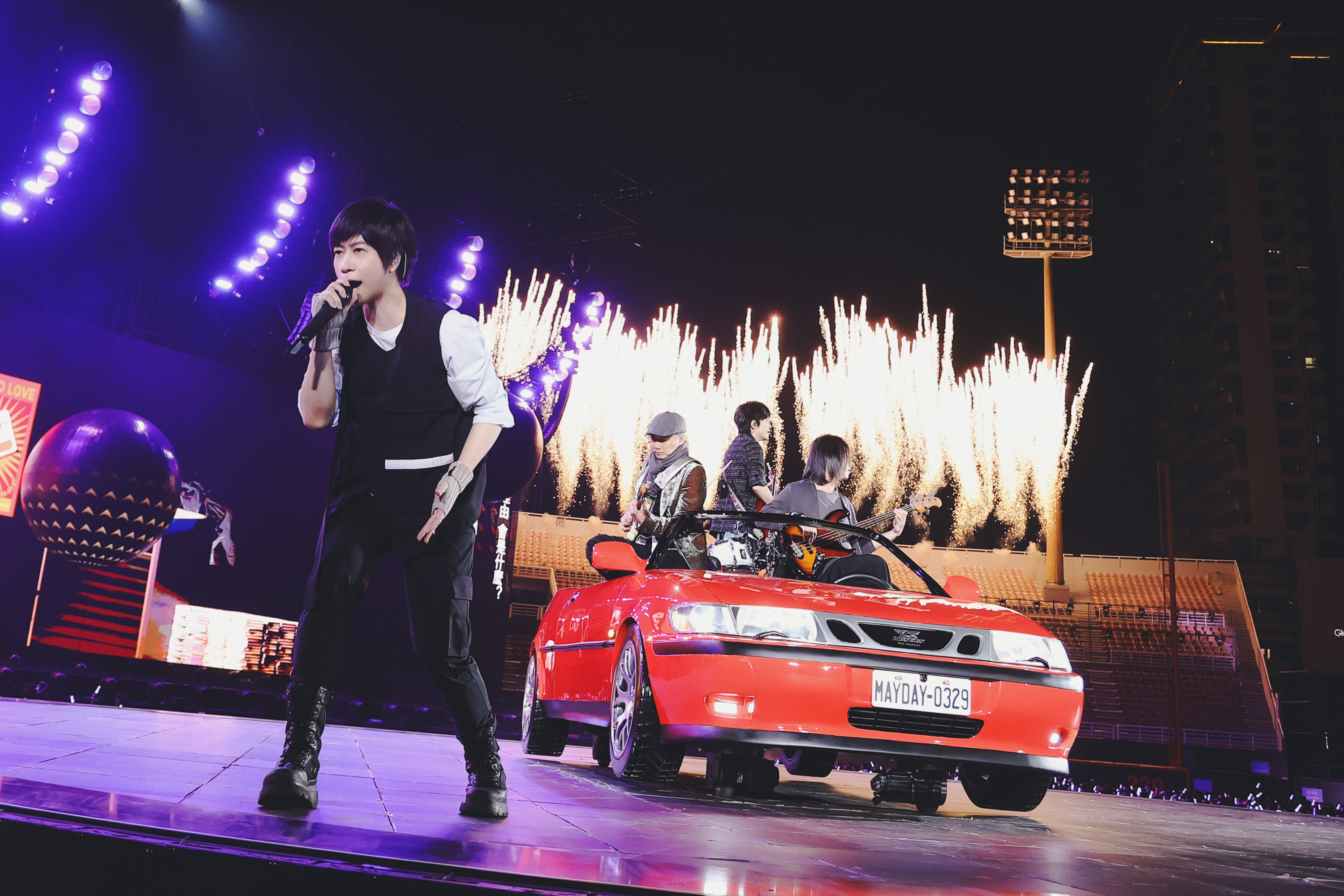 五月天《回到那一天》桃園演唱會今（28日）提前與五迷倒數跨年啦。（相信音樂提供）