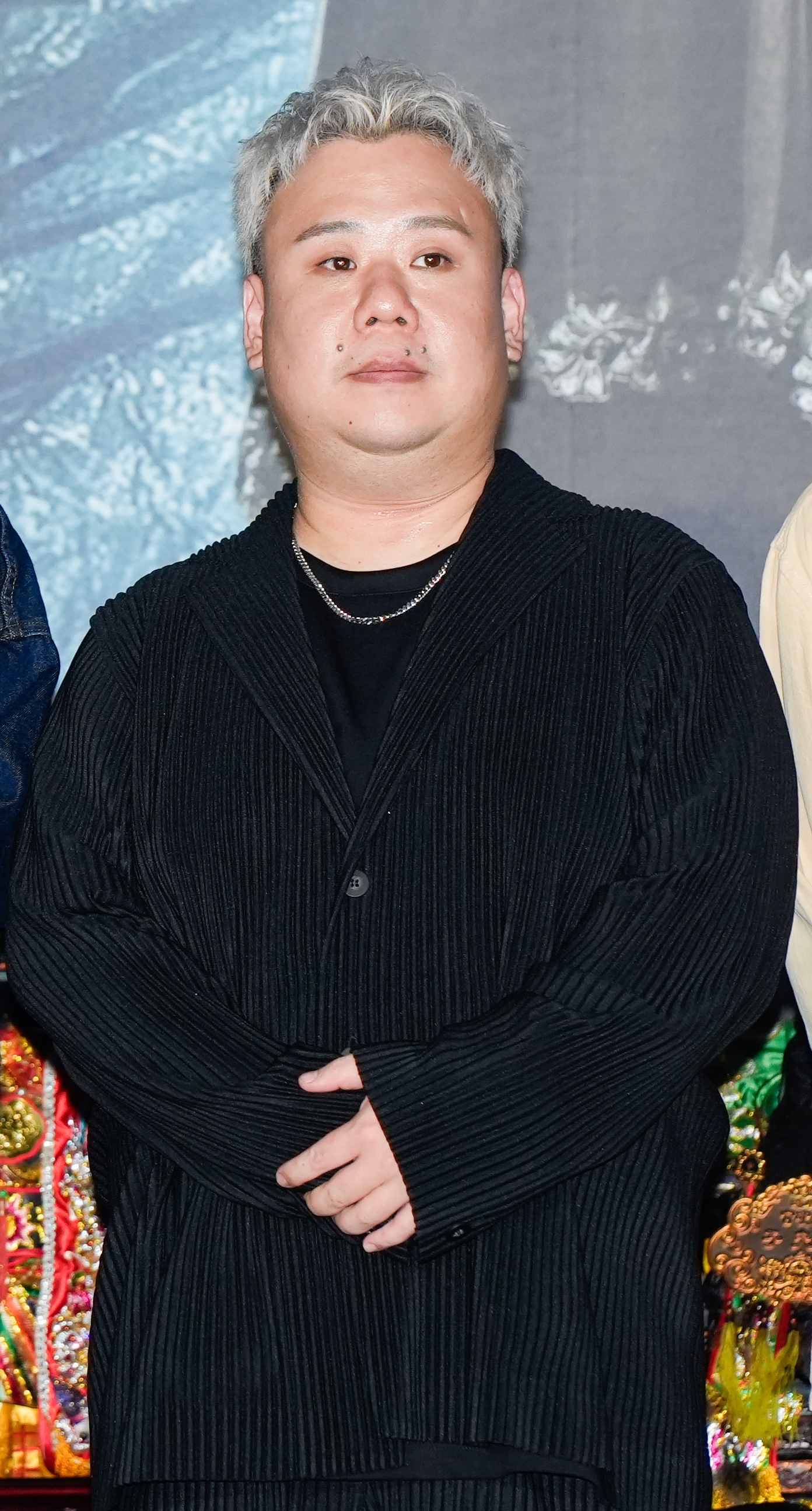 劉國劭在飯店房間裡遇到靈體，半夜請來法師用「法索」狂抽，才趕走靈體。
