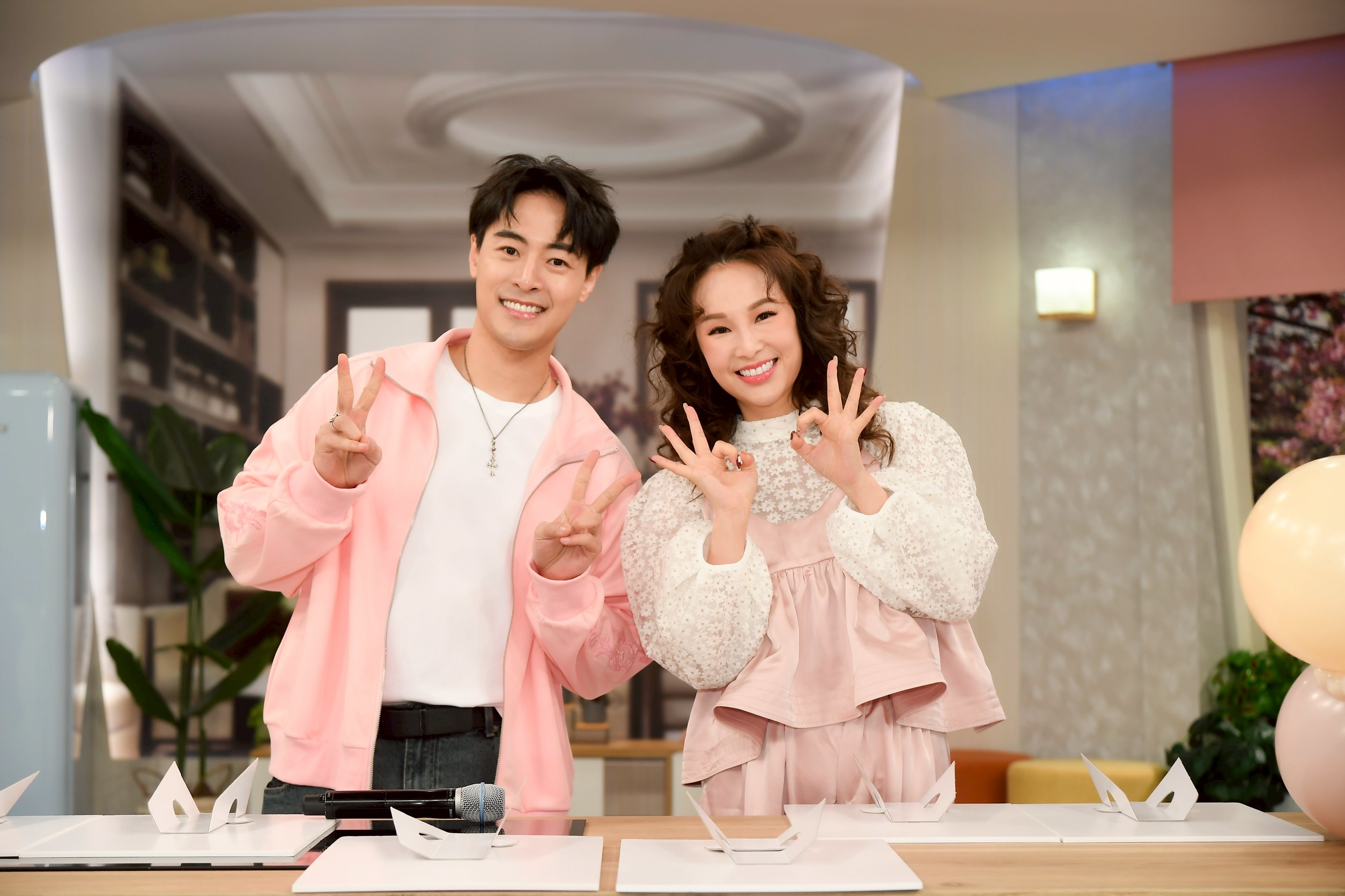 張齡予、朱宇謀主持三立《健康零距離》迎接三週年。(三立提供)