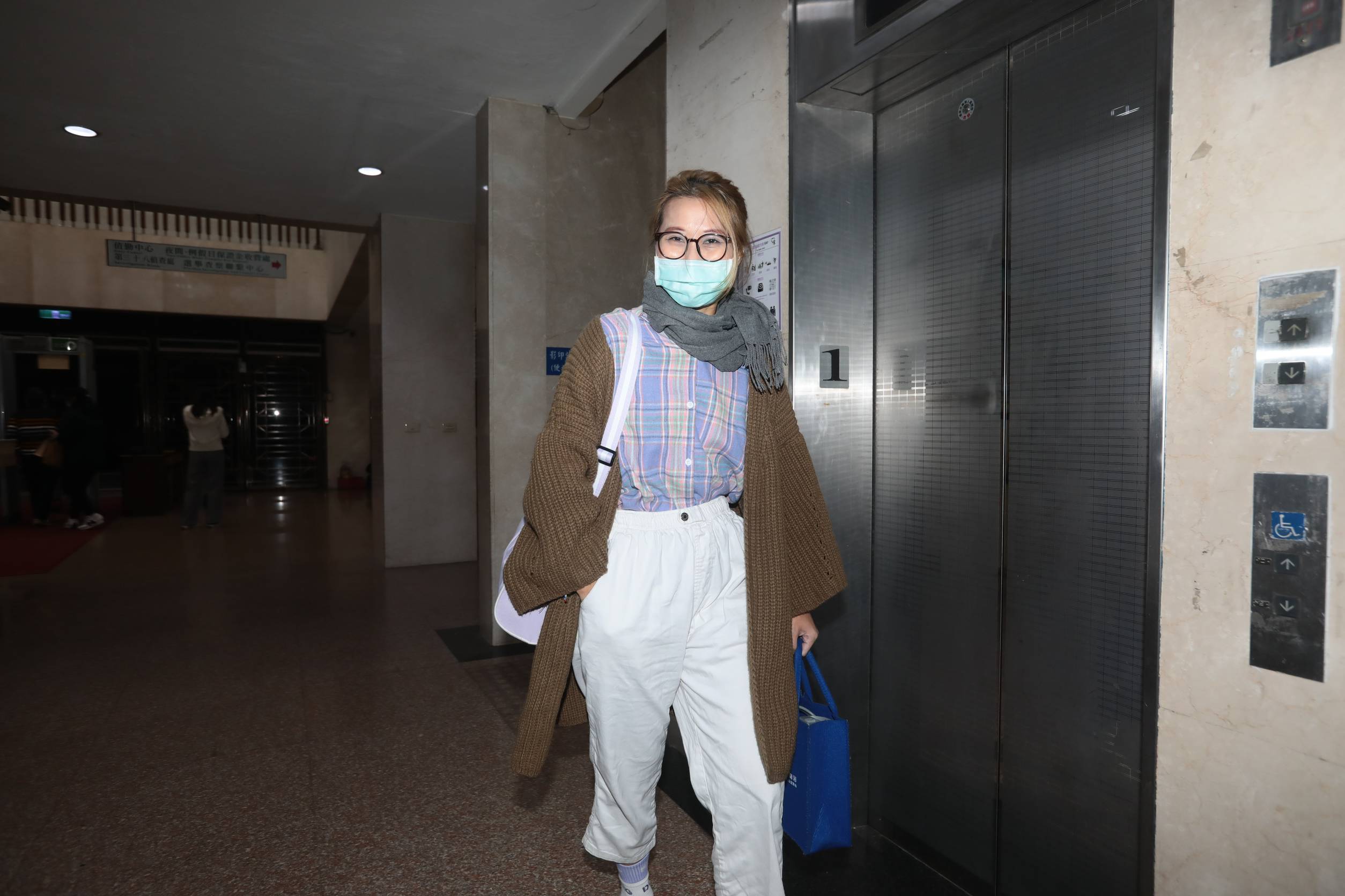 謝幸恩昨接受台北地檢署訊問。（鏡爆林煒凱攝）