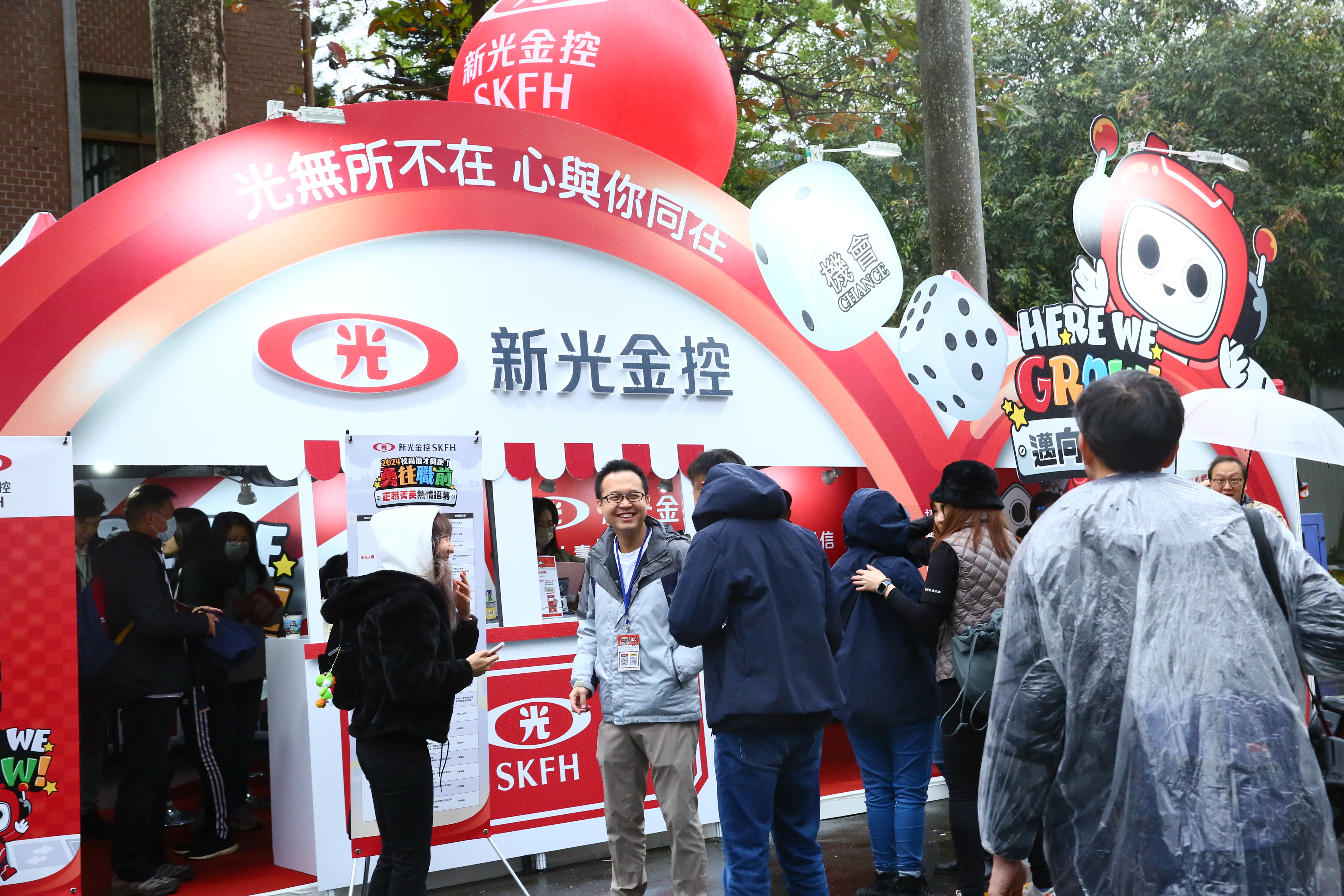 新光金的小股東喊話，認為中信金公司獲利成長，集團穩定經營，「不嫁這種高富帥，要嫁誰呢？」（本刊資料照）