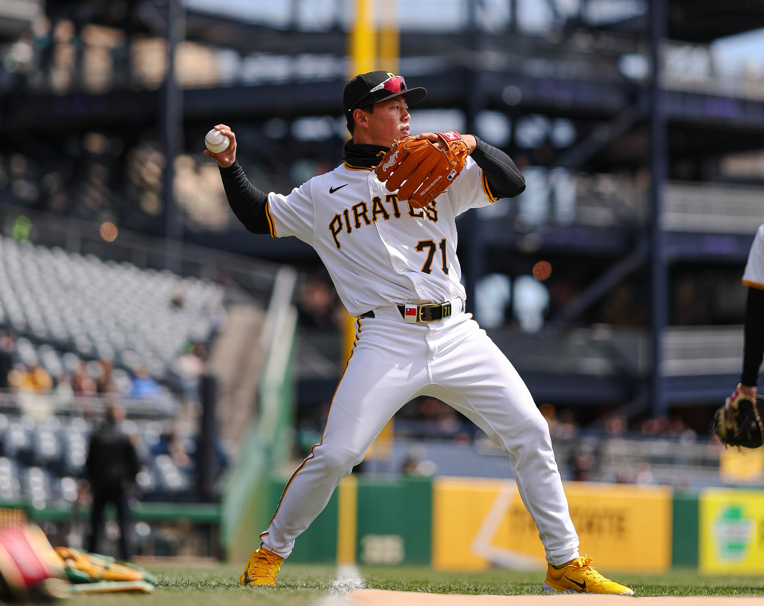 鄭宗哲先後遭海盜、光芒DFA,未來動向不明。(翻攝X)