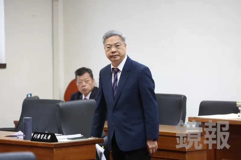 每月苦吞百億、離岸二期今年做不完   經長再提救援油電雙雄