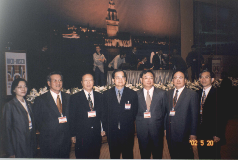 2002年加入國際證券管理機構組織(IOSCO I),並至土耳其伊斯坦堡參加第27屆IOSCO年會。
