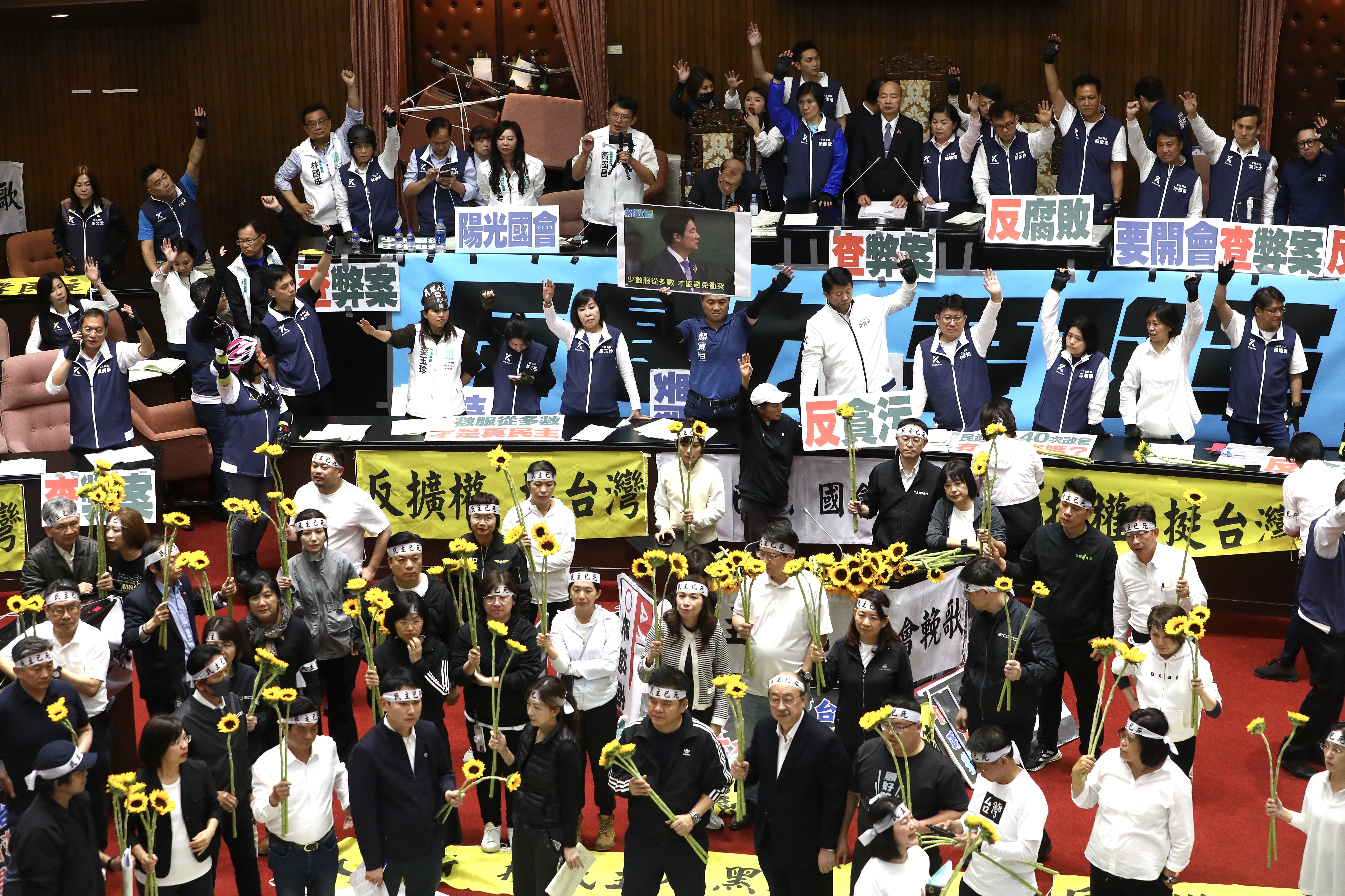 法律學者專家連署發聲明，呼籲立法院將國會五法退回至委員會充分討論。